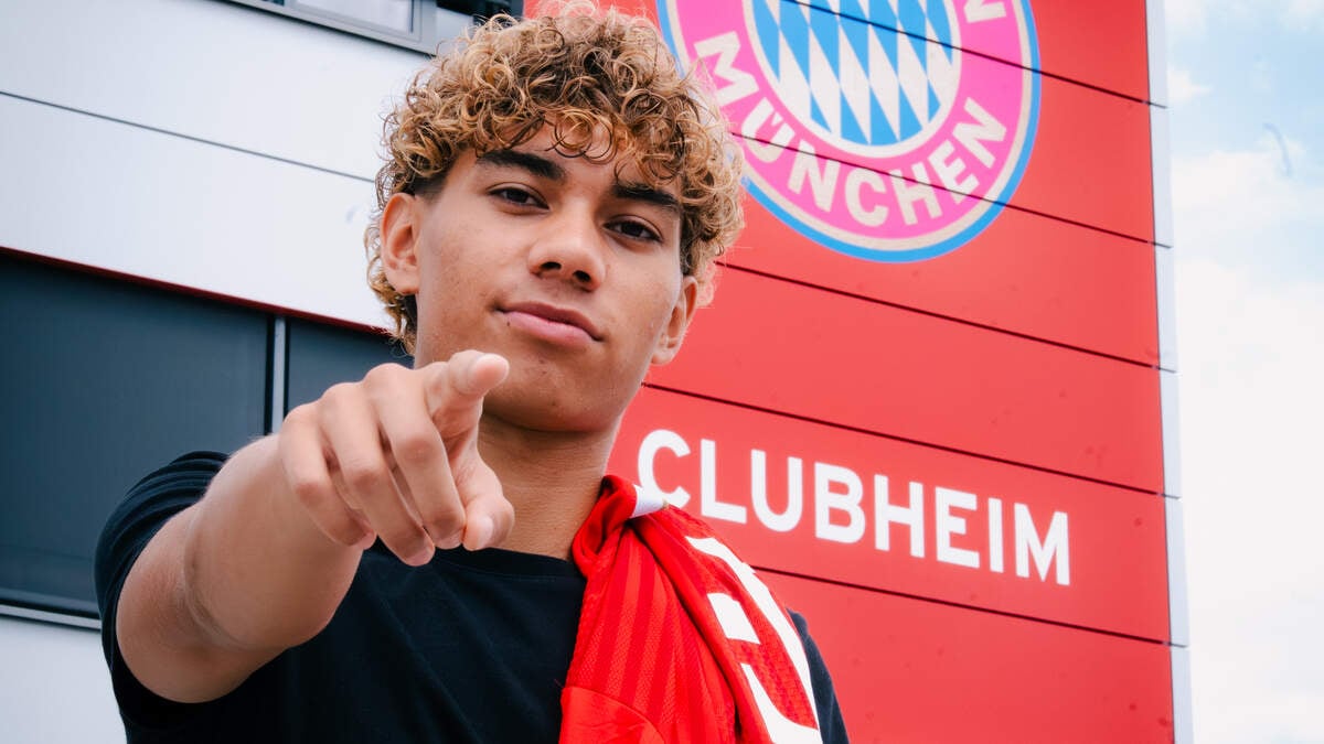 Dutch midfielder Roy Snip extends Bayern Munich contract until 2028