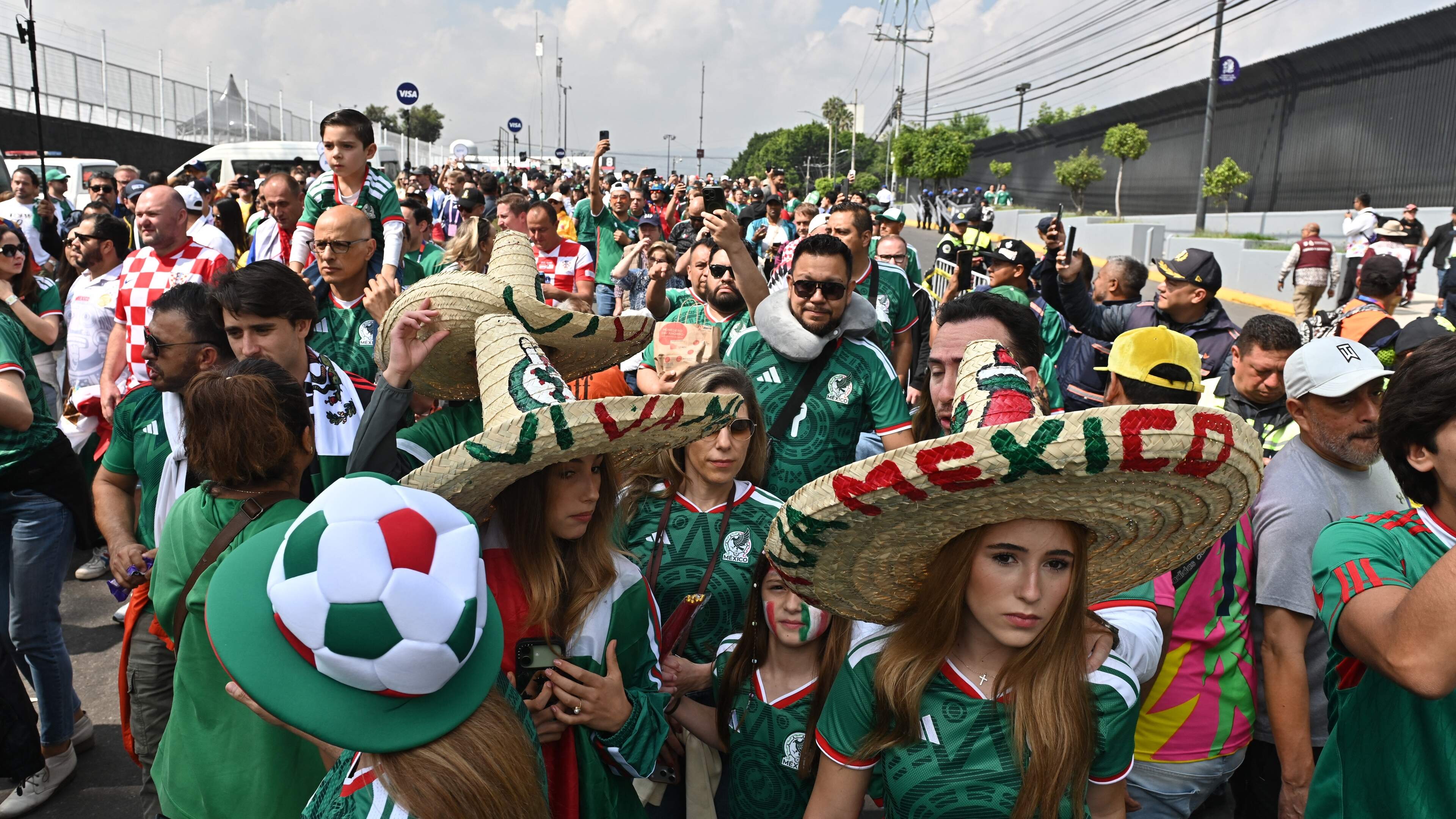 LIVE | WK 2026: Tienduizenden Mexicanen al uren va