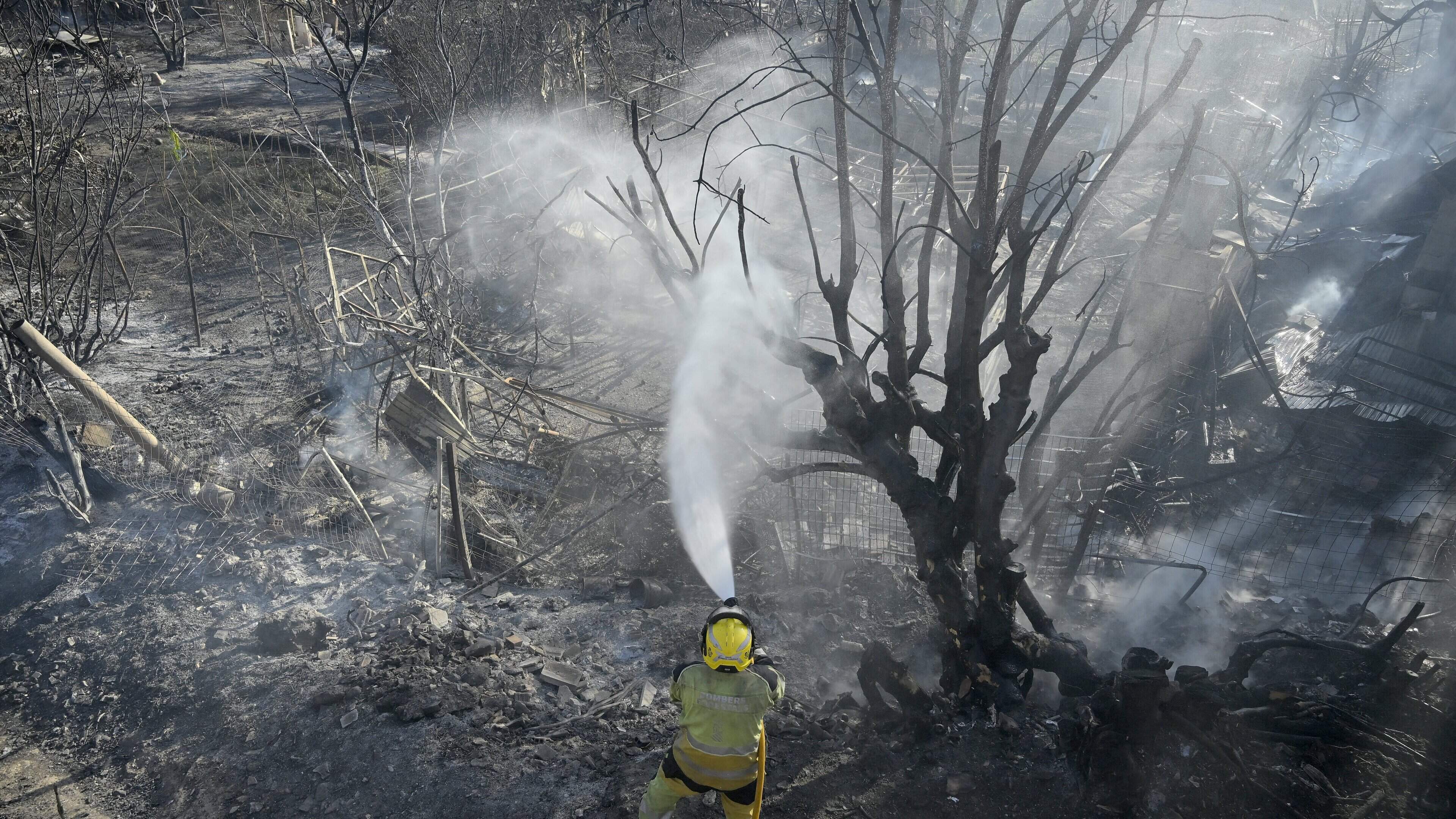 LIVE | Spanje krijgt nieuwe brandhaard nabij Valencia niet onder controle, al 15.000 geëvacueerden: ’Het overstijgt onze bluscapaciteit’