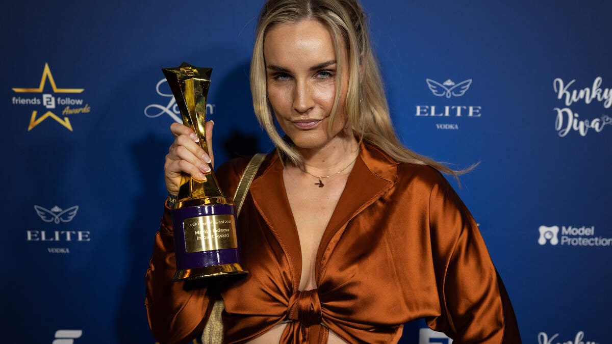 セクシーなマリス・イエダマは、ツシンスキーでインパクトアワードを獲得します