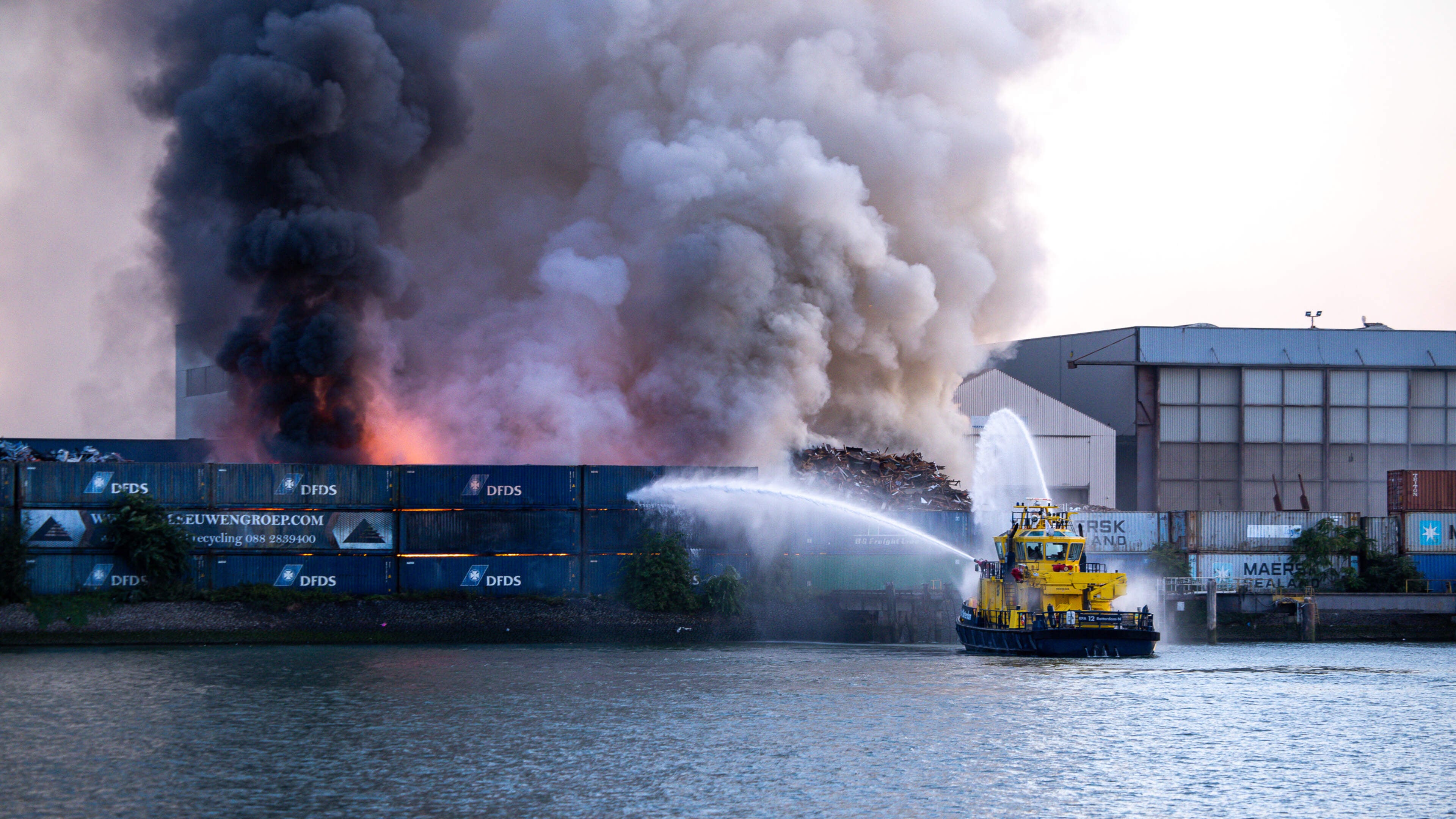 Brand bij recyclingbedrijf Rotterdam onder controle