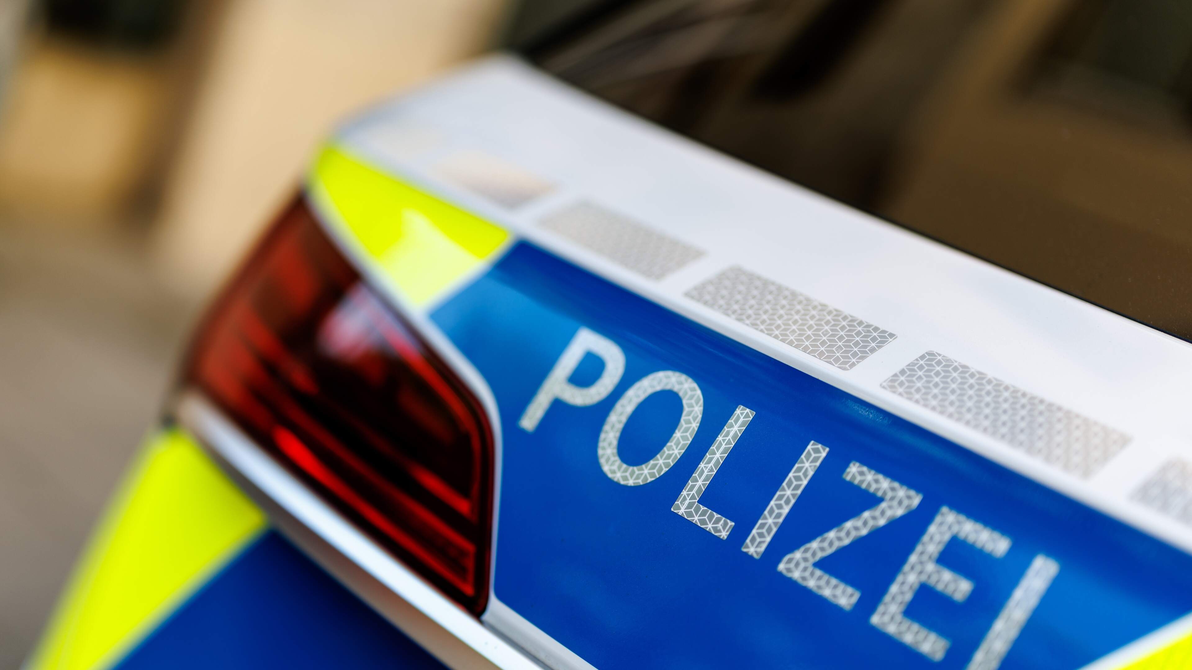 Man houdt spelend kind (2) met hoofd onder water, ’maakte xenofobe opmerkingen’