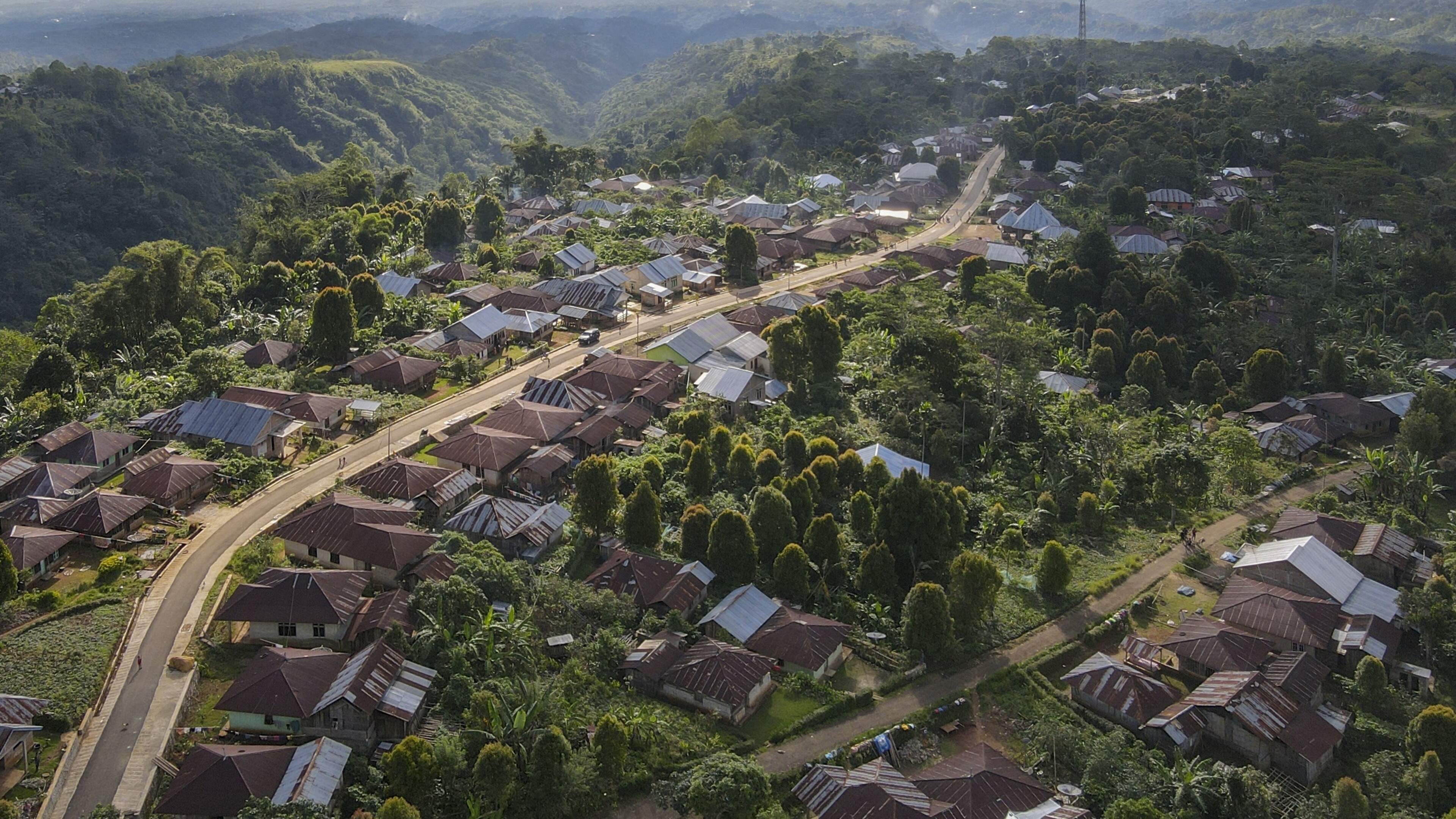 Zware aardbeving met kracht van 7.7 treft kust Indonesië