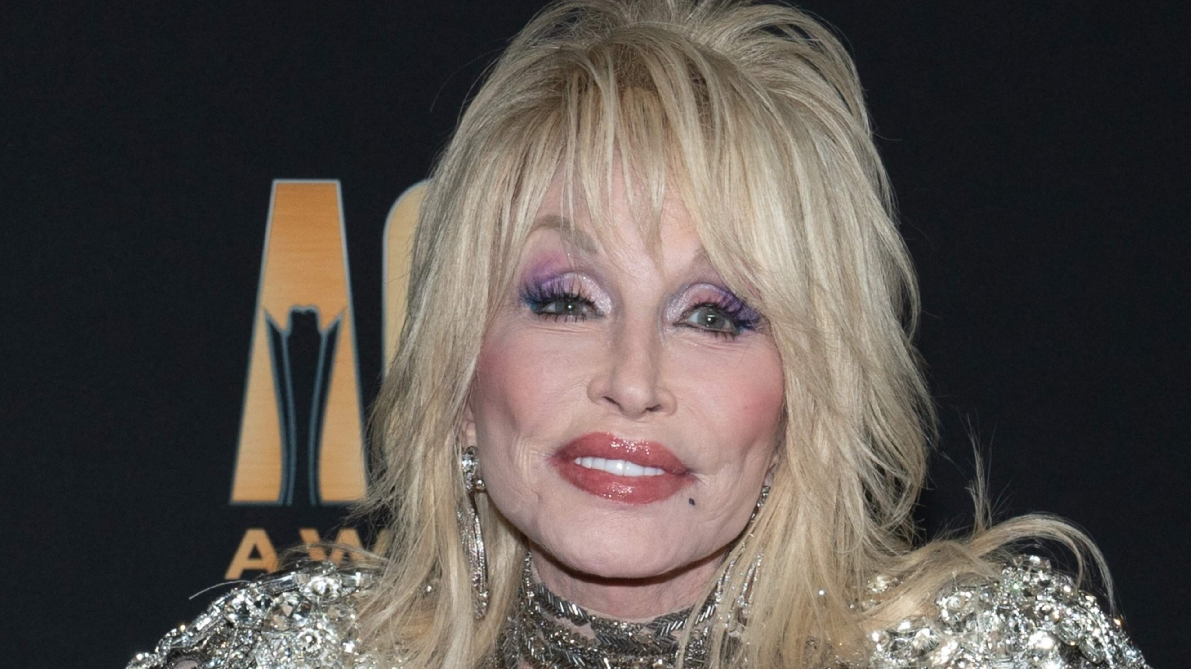 Dolly Parton populairste publieke figuur in VS volgens peiling