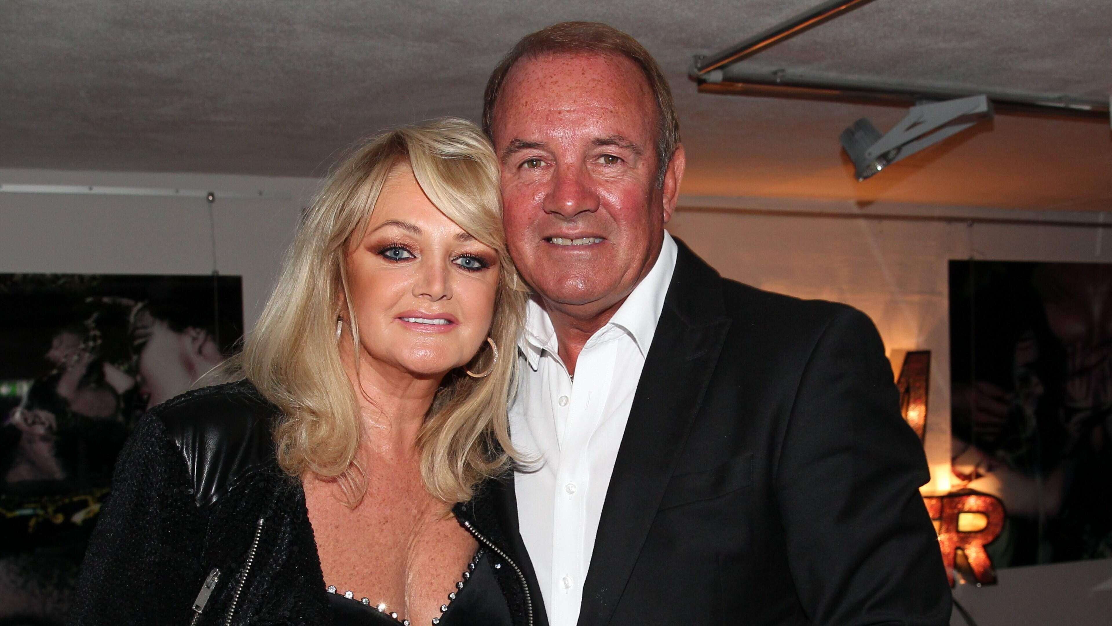 Achter het succes van Bonnie Tyler schuilde een huwelijk van 53 jaar: dit was de man die haar altijd overeind hield