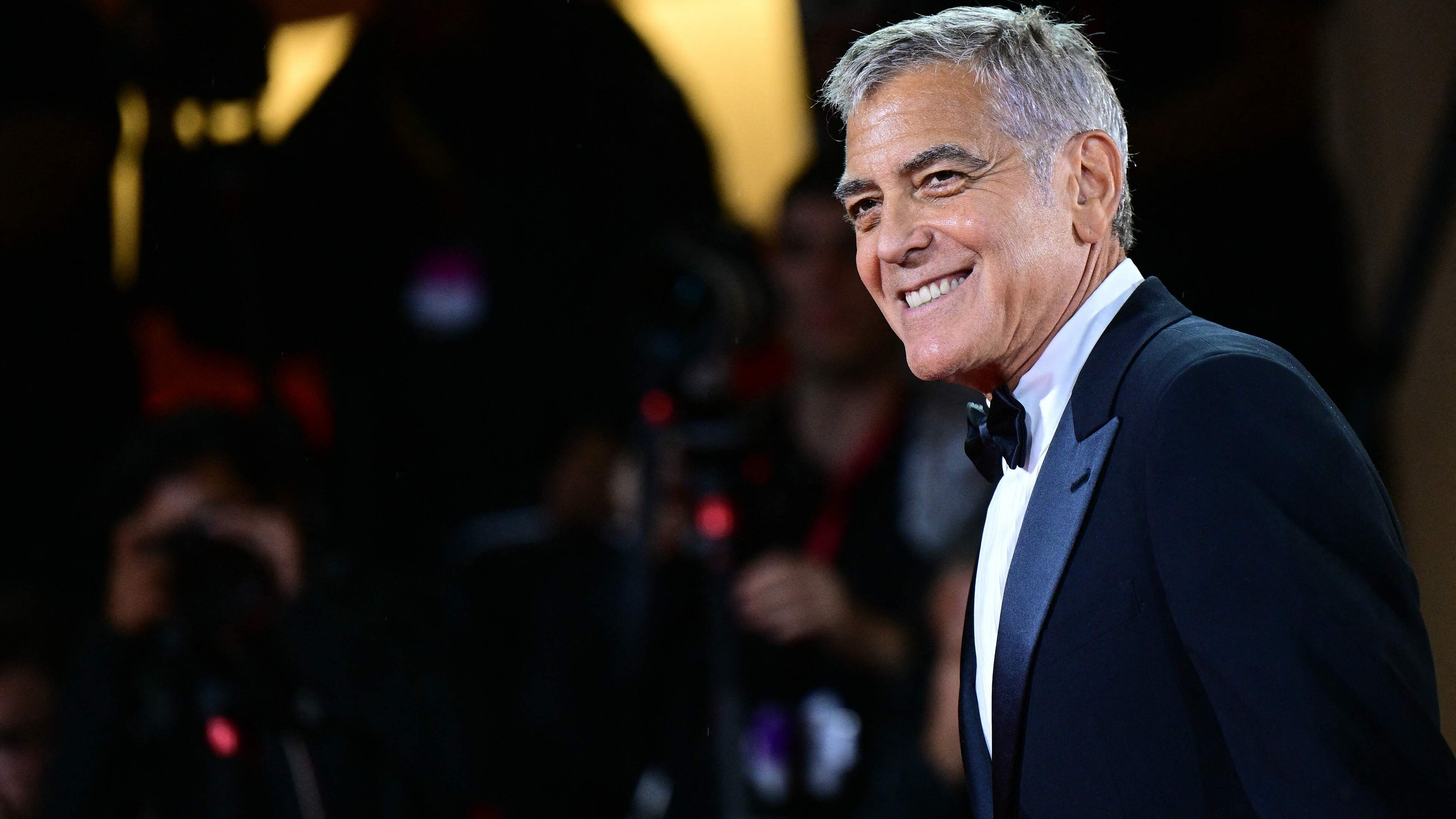 George Clooney bekroond met carrièreprijs: Gouden Leeuw voor filmicoon in Venetië