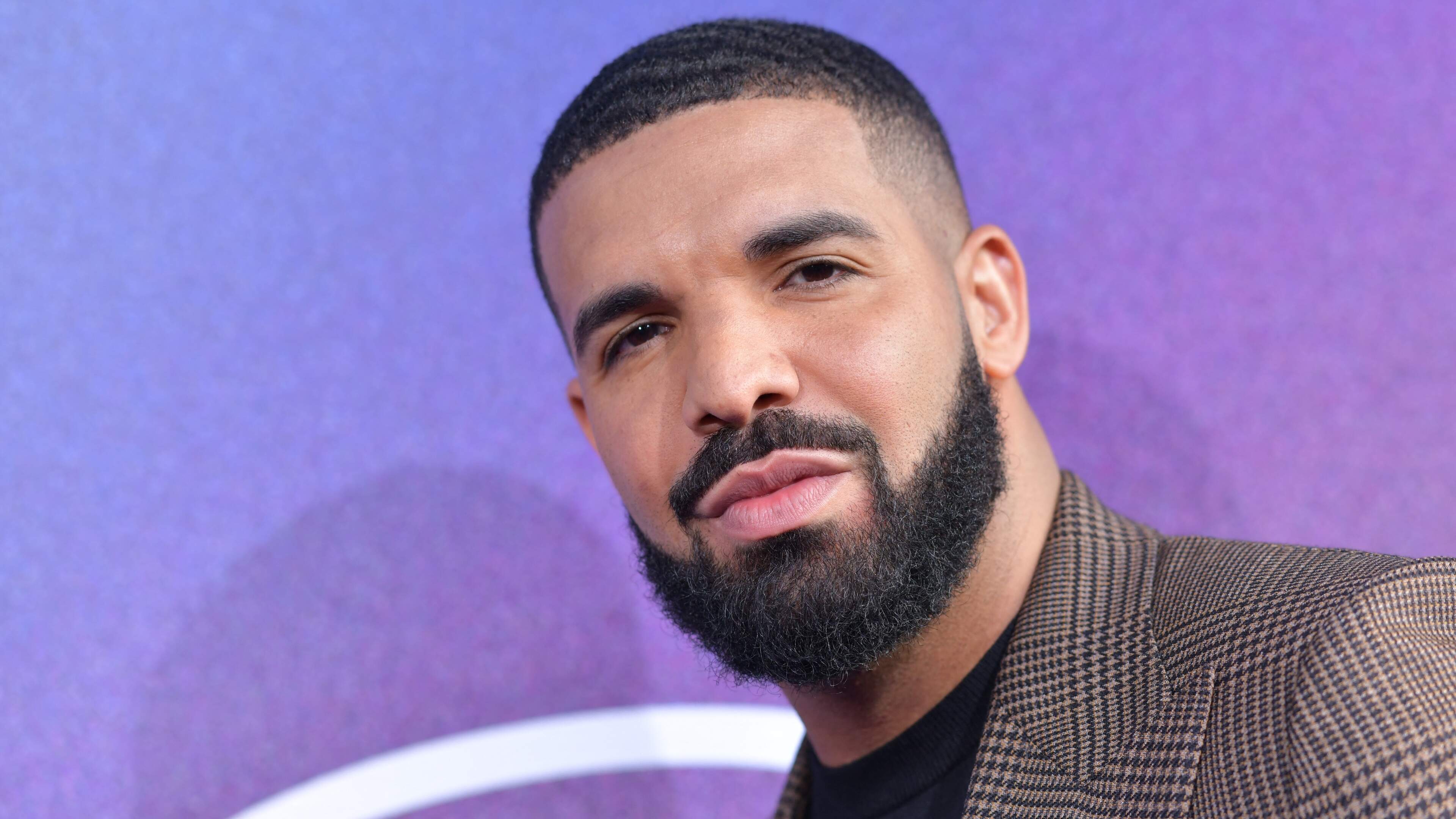 Drake rouwt om plotselinge dood producer Tay Keith (29): ’Eeuwige en oneindige dankbaarheid’