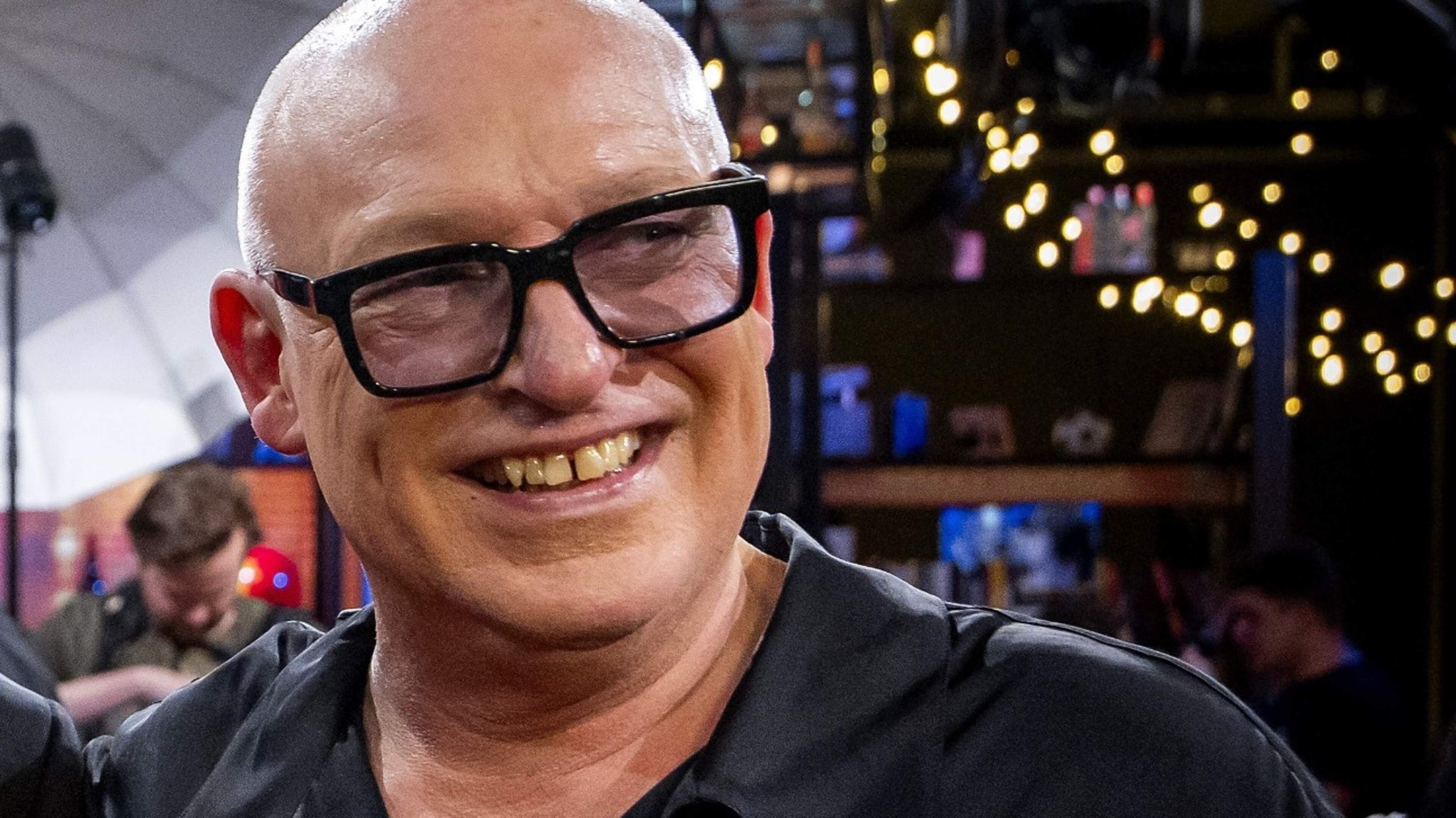 René van der Gijp ontvangt prijs voor meest aanstekelijke lach van Nederland