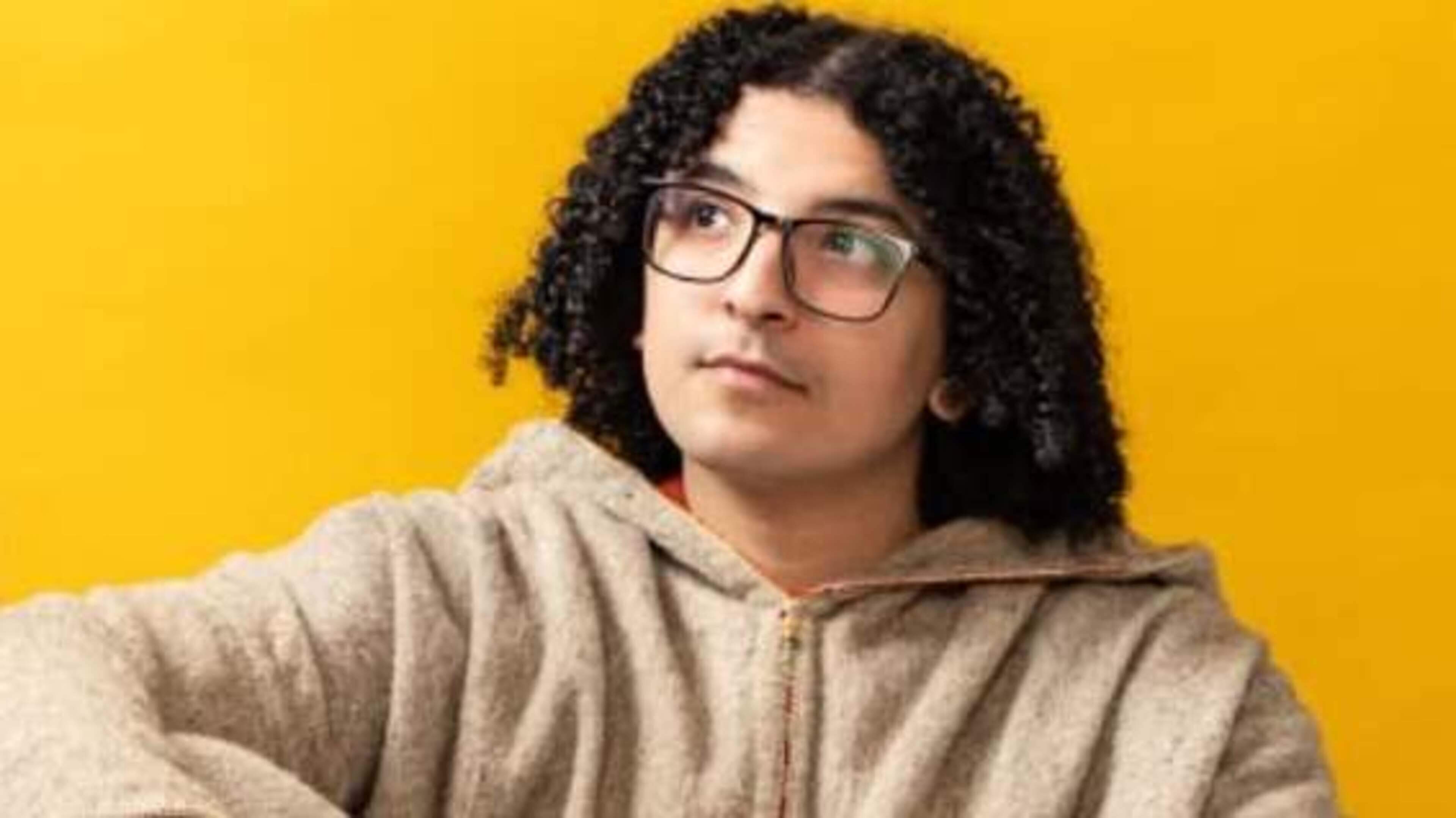 Ayoub Kharkhach wint Annie M.G. Schmidtprijs: ’Dit lied brak iedereen in De Kleine Komedie’