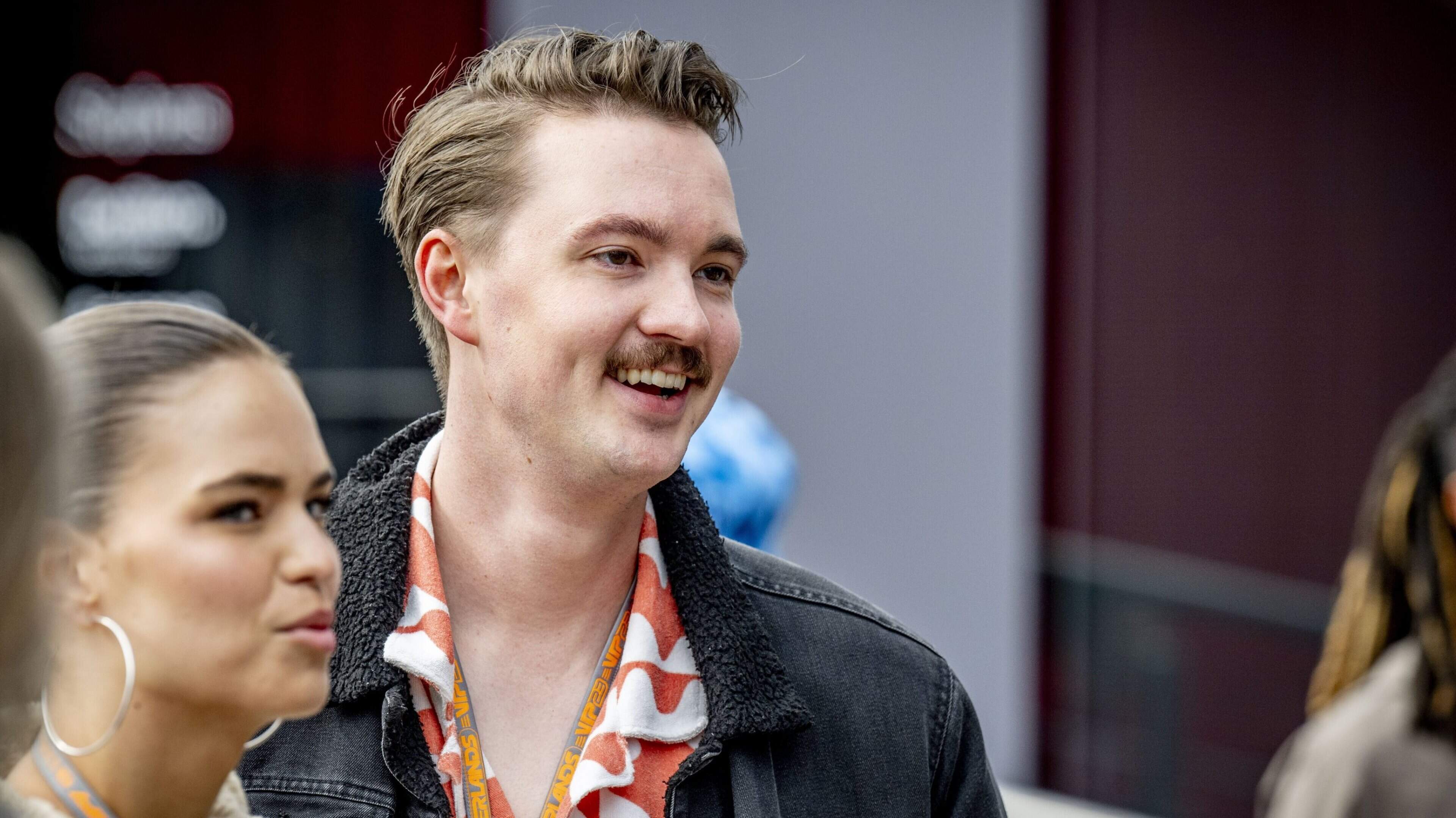 Bram Krikke geniet volop van huwelijksreis in Tokio met kersverse vrouw Robin Holzken