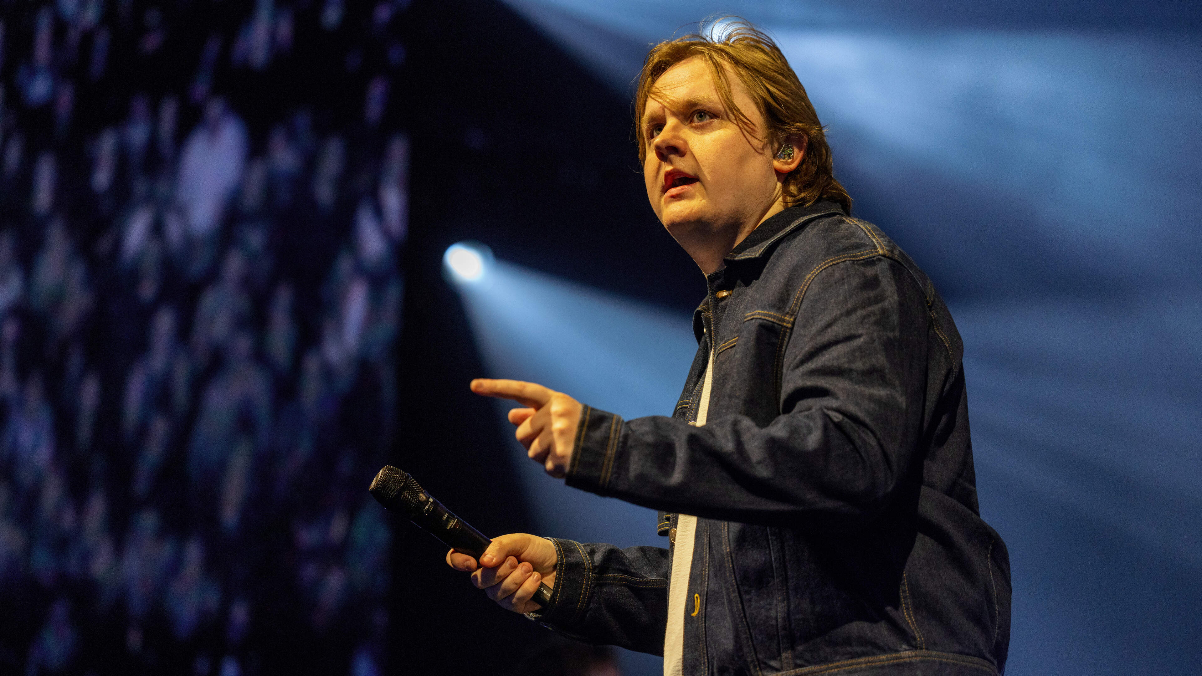 Lewis Capaldi grapt over ’liefdeslink’ met Kim Kardashian: ’Silly billy’
