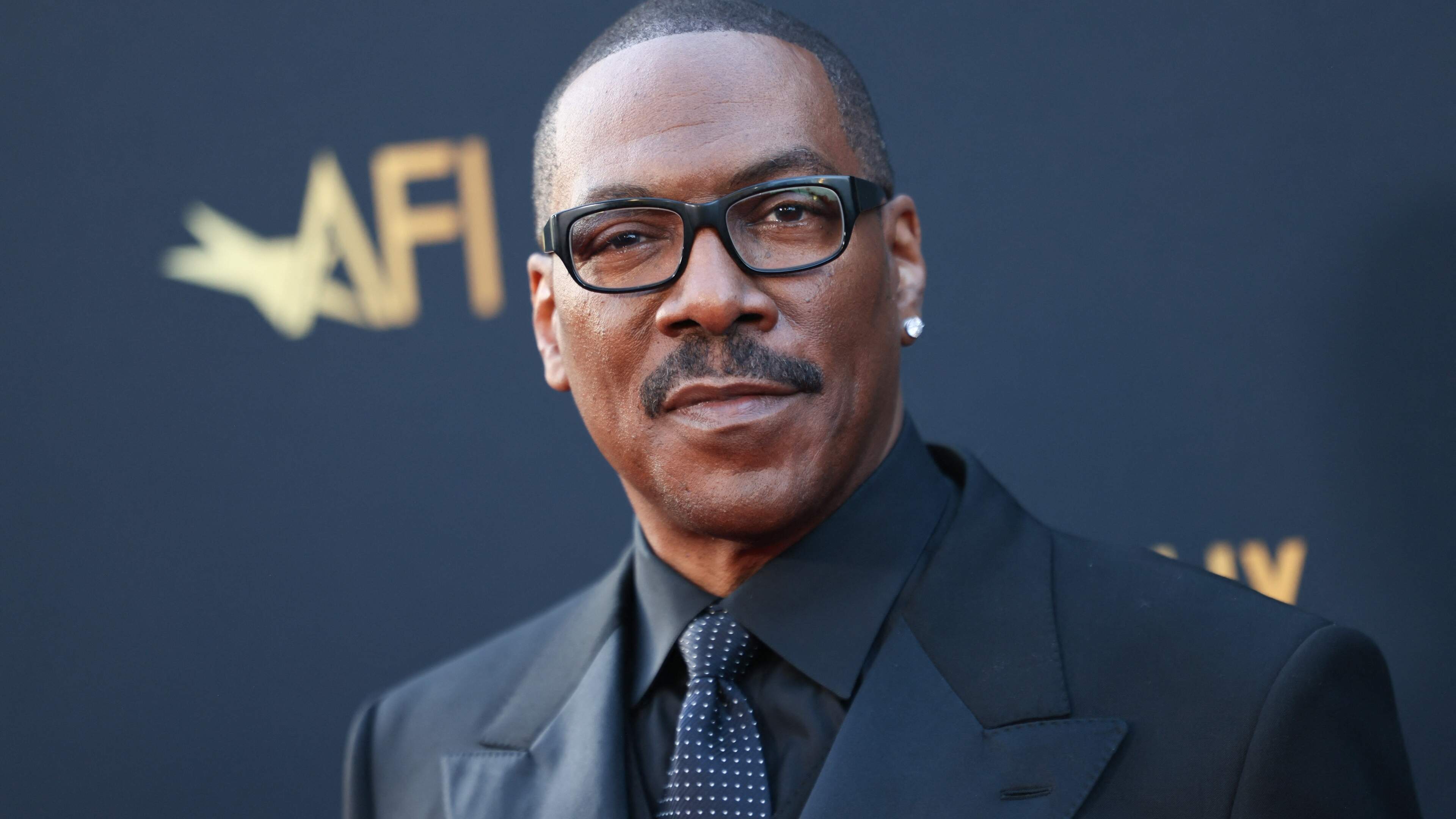 Eddie Murphy (65) voor het eerst opa: zoon Eric verwelkomt dochtertje