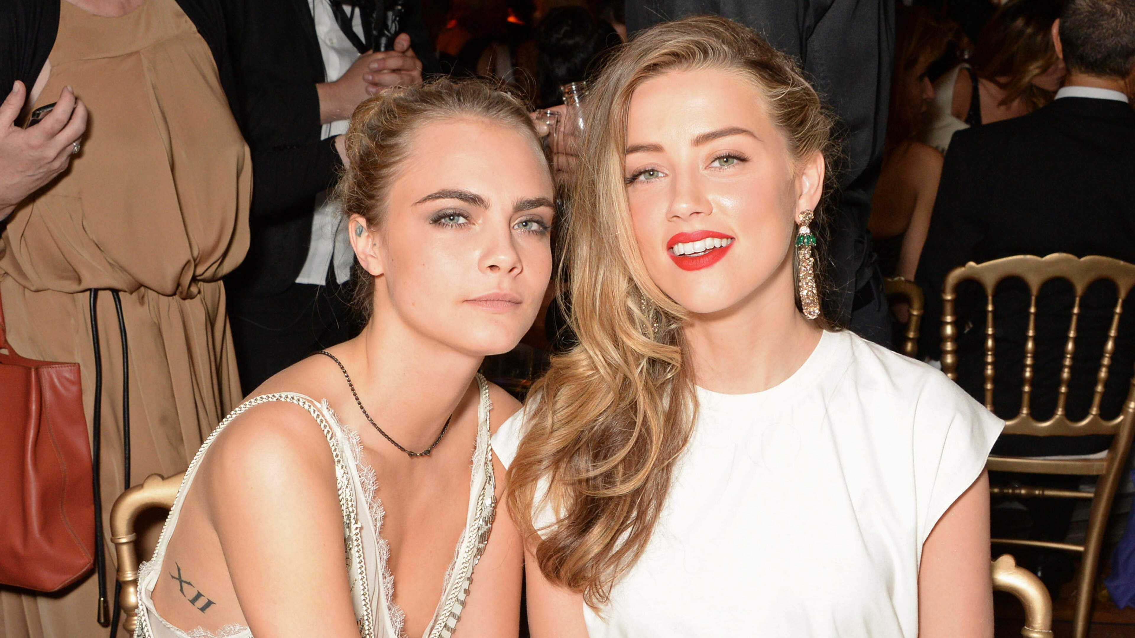 Cara Delevingne bevestigt relatie met Amber Heard na scheiding van Johnny Depp: ’We waren verstrengeld’