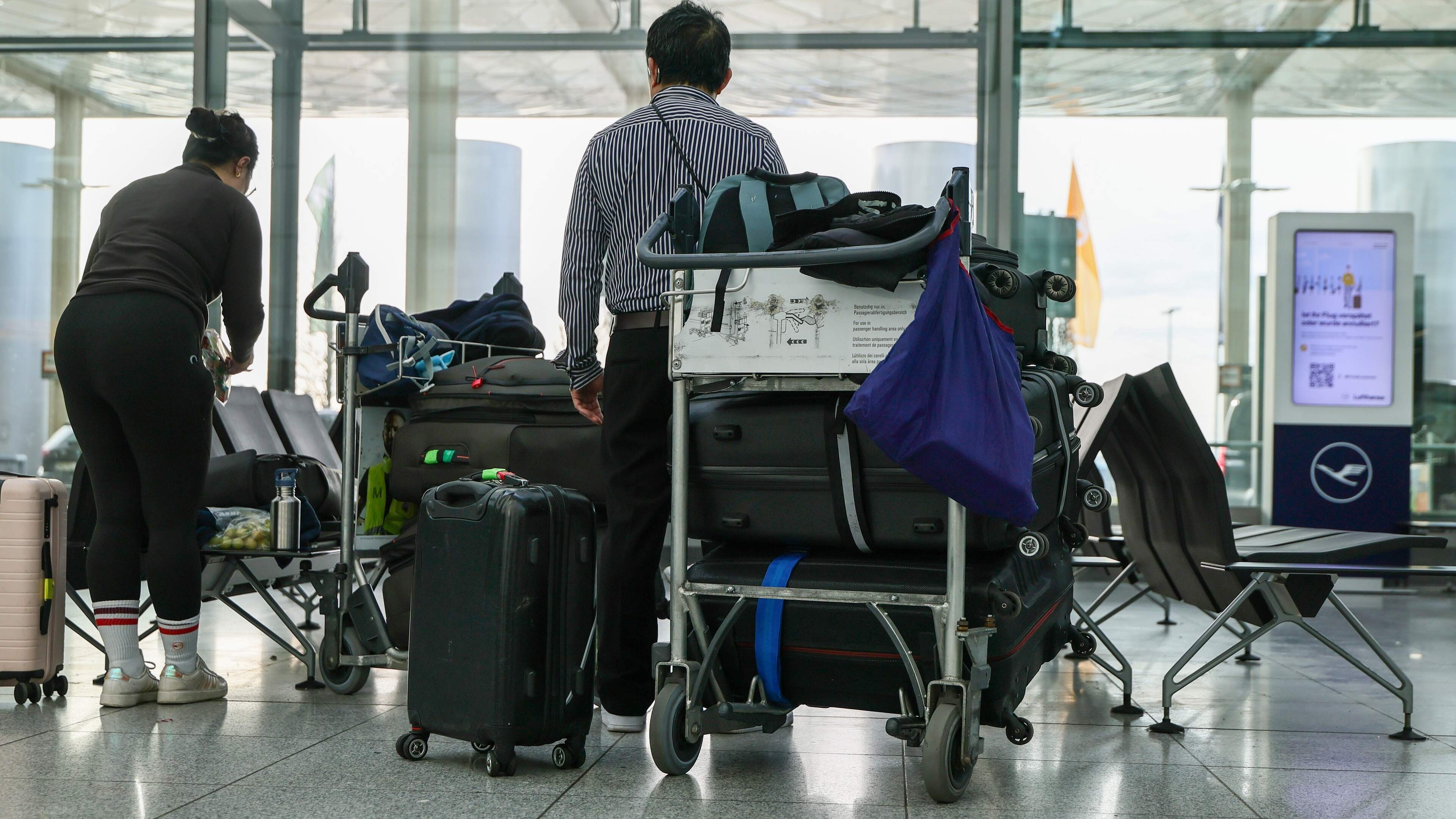 Twee internationaal gezochte Nederlanders opgepakt op Duitse luchthaven: voortvluchtigen wilden naar Turkije vliegen
