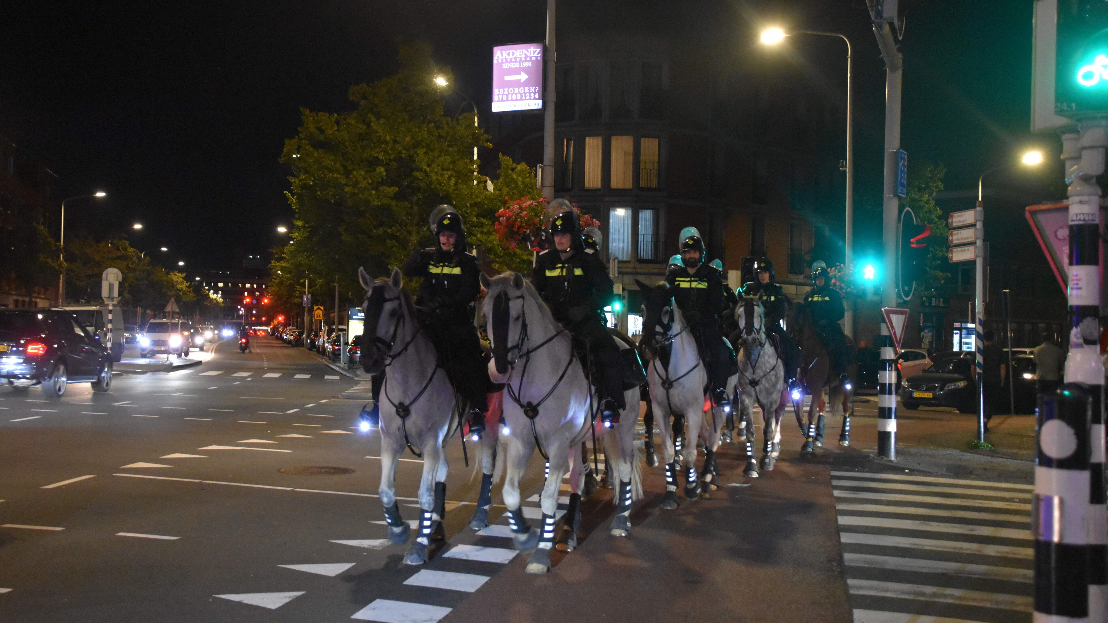 LIVE | Politie massaal aanwezig in grote steden na WK-verlies Marokko, sfeer vooralsnog gemoedelijk