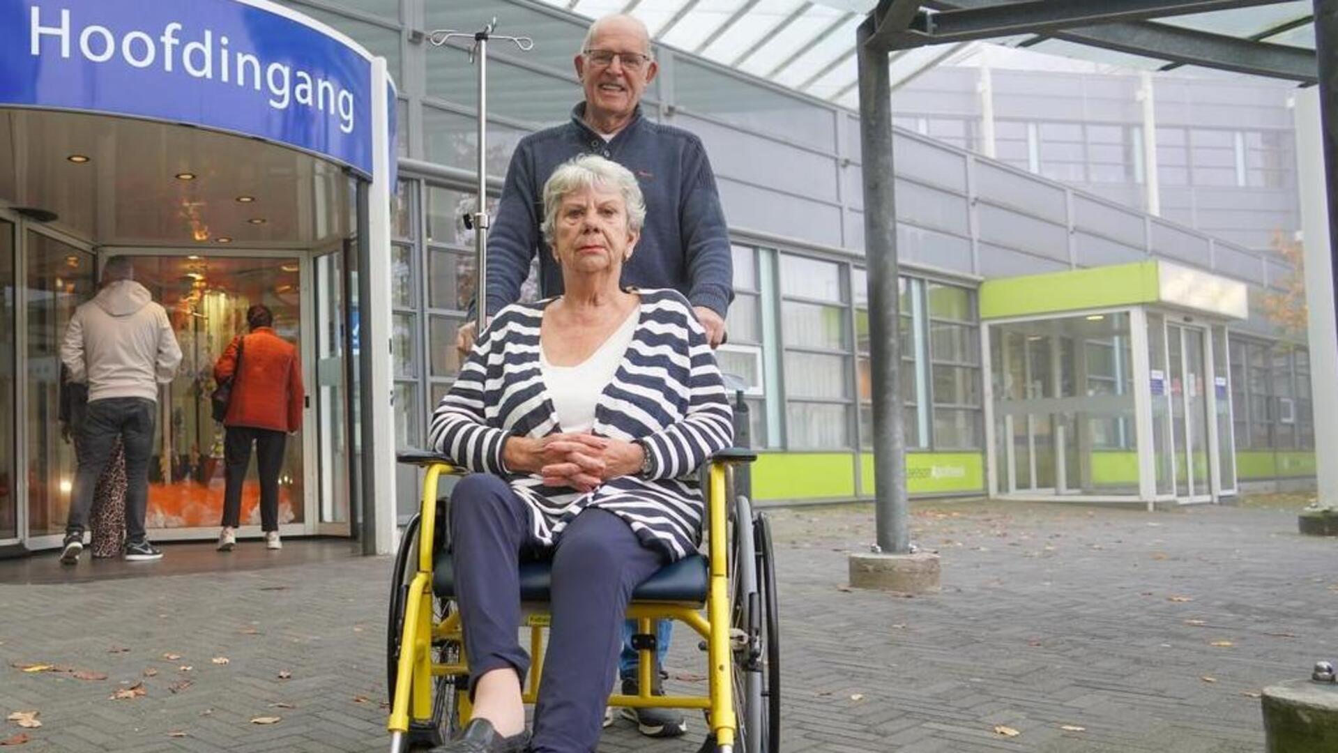 Marga (76) breekt heup in parkeergarage Dijklander Ziekenhuis, maar de ...