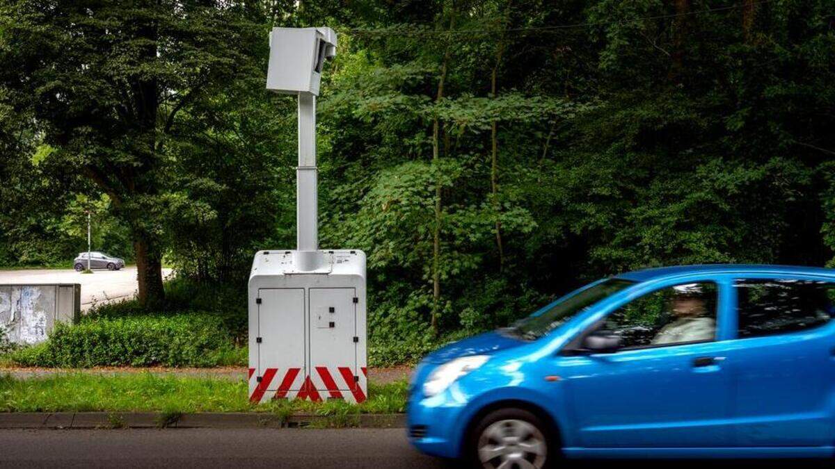 メカニックはZevenhuizenのSpeed Cameraから電源ケーブルをカットしますが、罰金が続き続けています