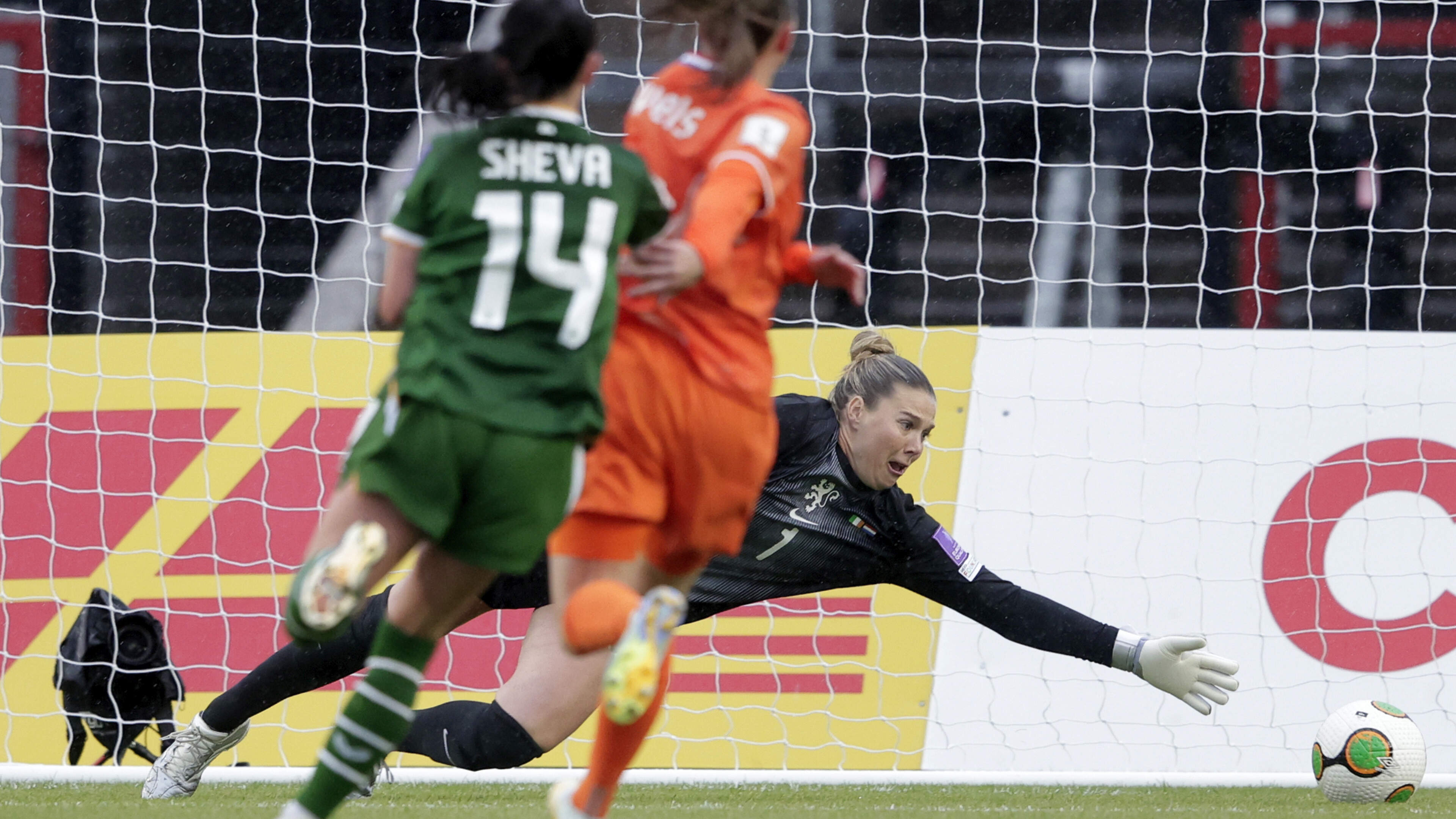 LIVE WK-kwalificatie: Oranje Leeuwinnen rusten met achterstand in Ierland
