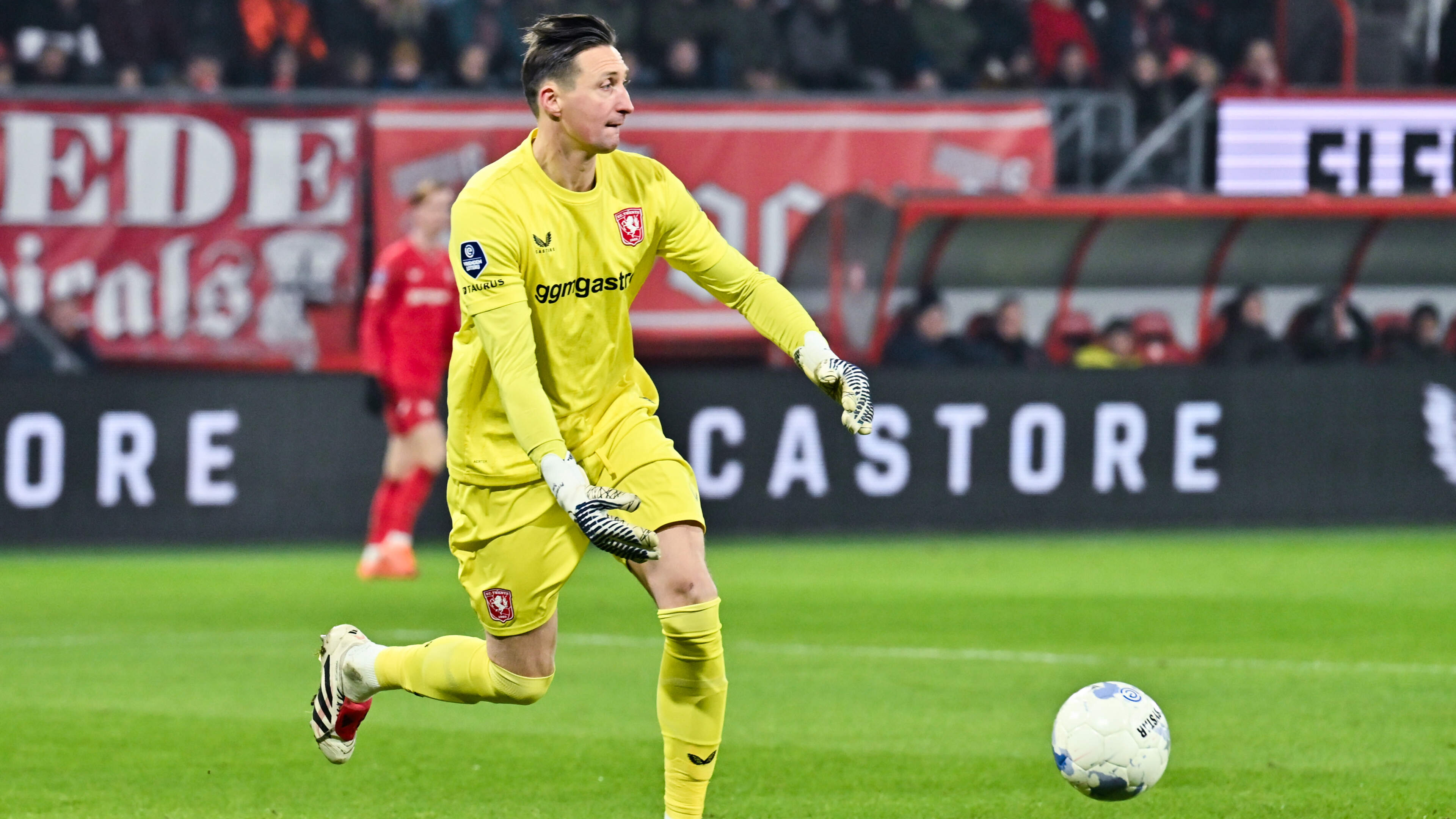 Met routinier onder de lat en door PSV gevolgd duo mikt FC Twente in het Philips Stadion op voorronde Champions League