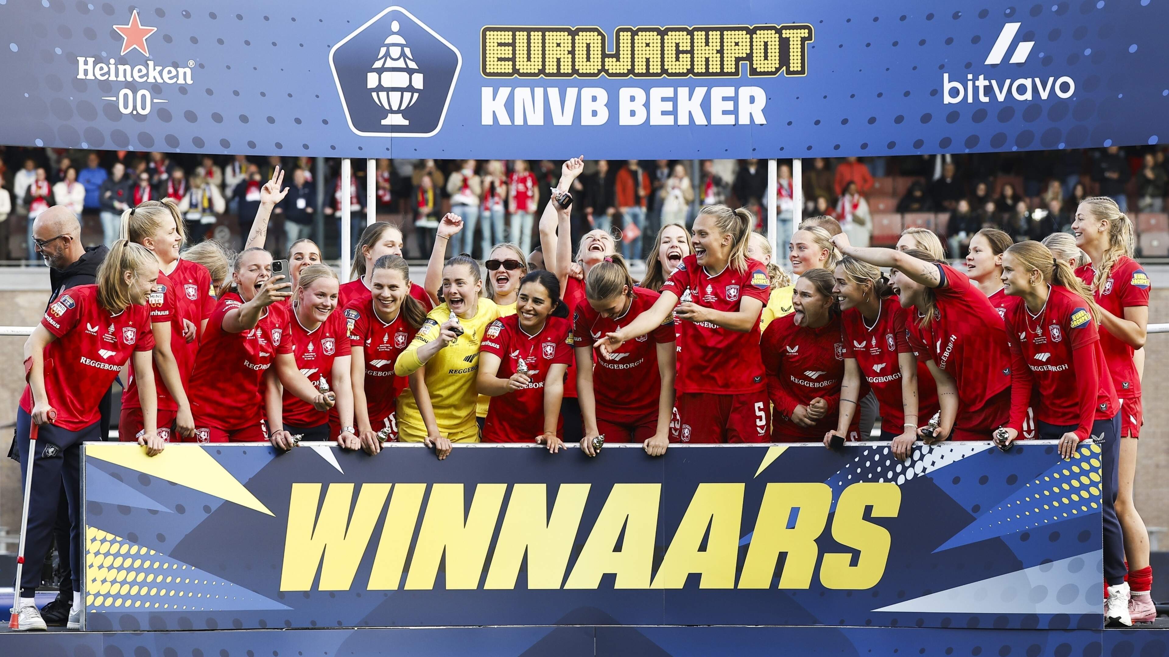 Vrouwen FC Twente tonen enorme veerkracht en koelbloedigheid in na strafschoppen gewonnen bekerfinale tegen PSV