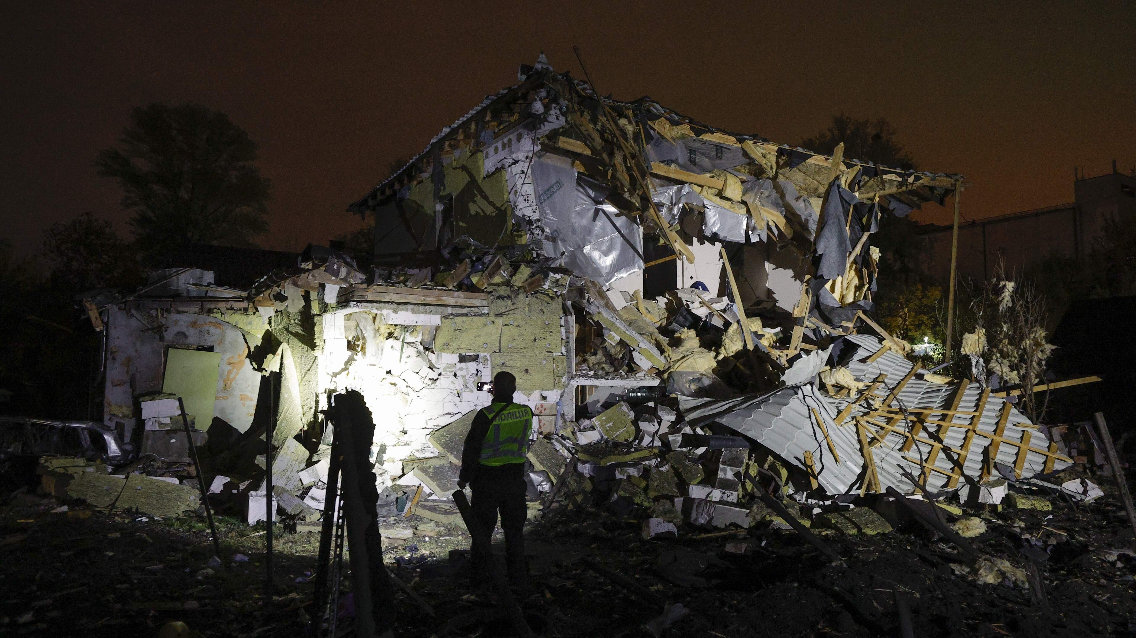 LIVE | Ondanks bespreking Witkoff en Poetin over vrede: Kiev hele nacht bestookt met Russische raketten