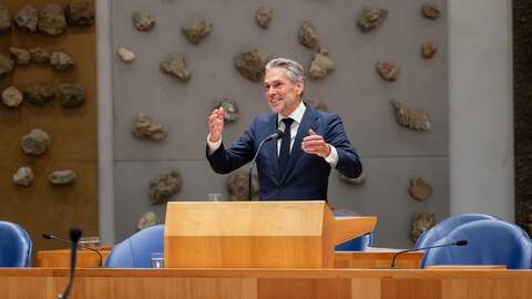  Demissionair premier Dick Schoof mag blijven, vindt een Rotterdamse lezer.