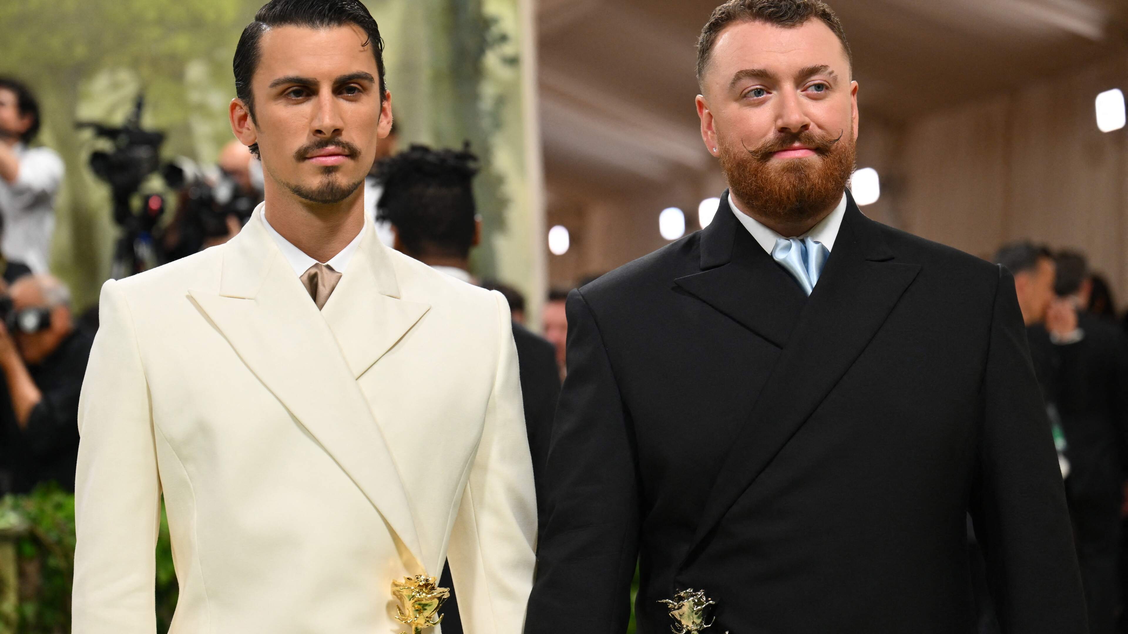 Sam Smith bevestigt verloving met Christian Cowan