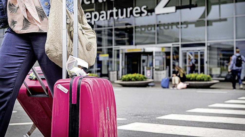 ベルギーの空港でスーツケースに100キロ以上のコカインを入れた若者2人逮捕「麻薬には400万ユーロ以上の価値がある」