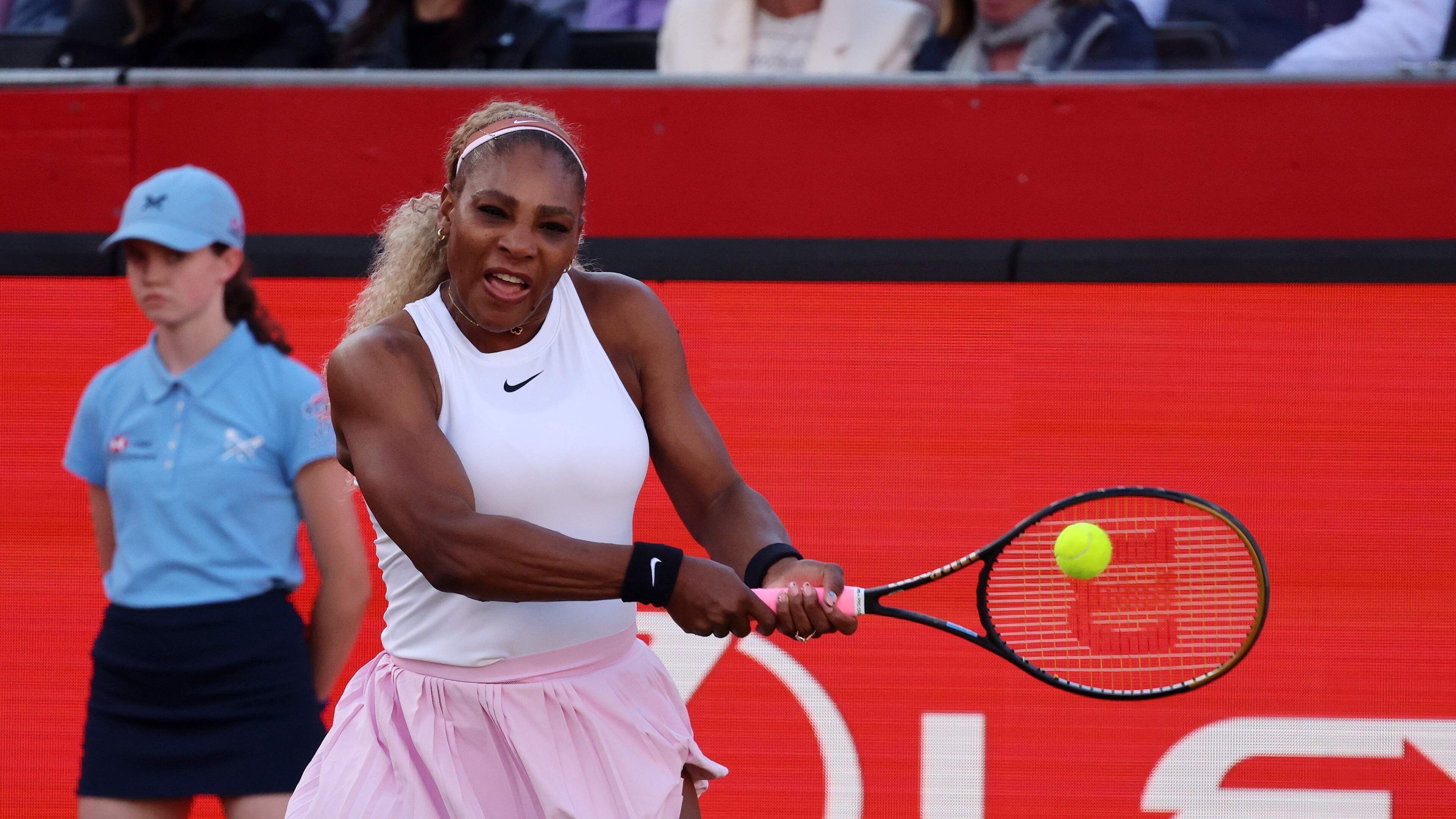Droomrentree: Serena Williams (45) keert met zege op Queen’s