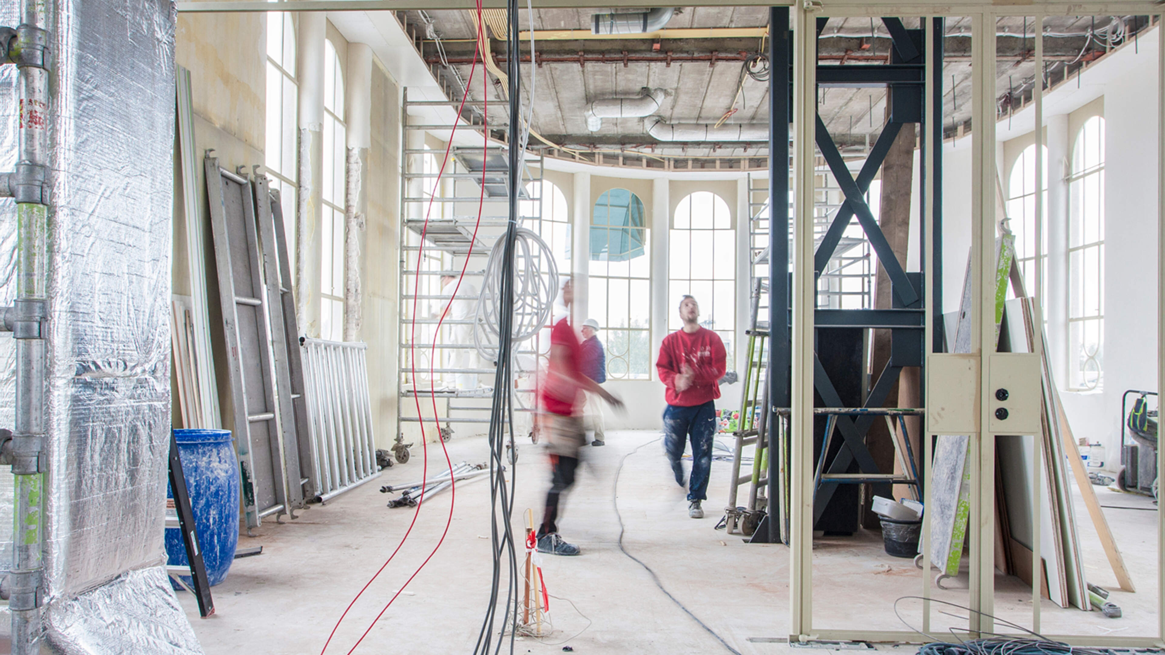 Nieuwbouw en verduurzaming van winkels en bedrijfspanden in de knel door gebrek aan stroom