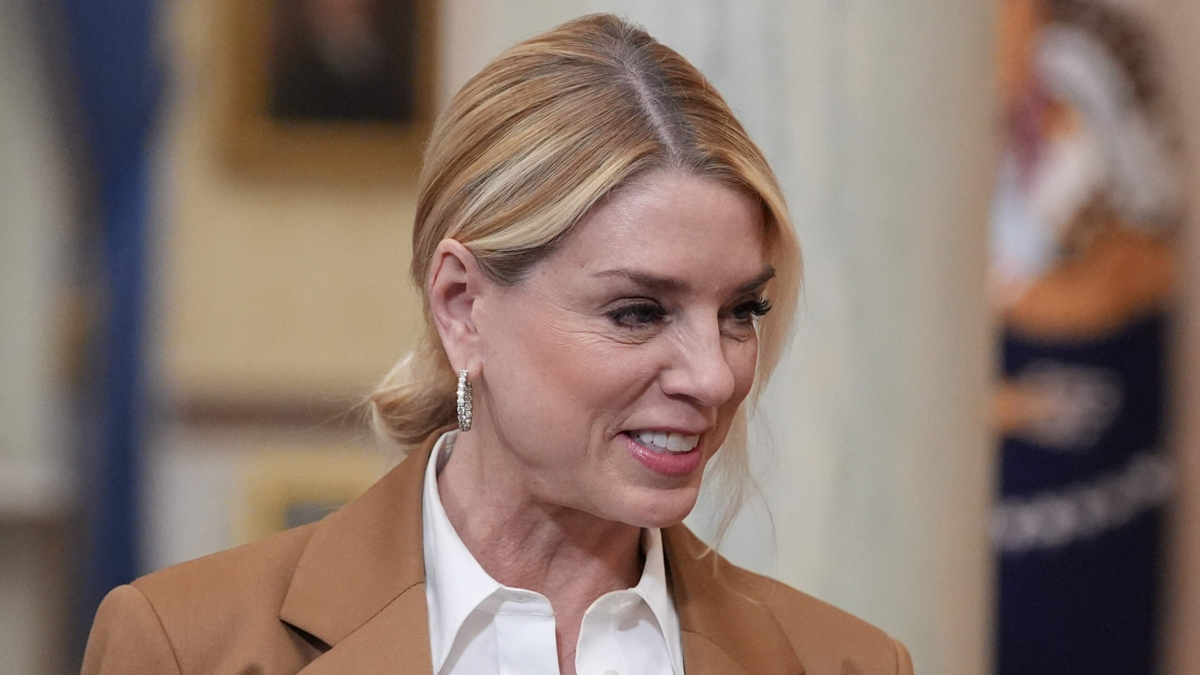 Onlangs ontslagen justitieminister VS Pam Bondi gediagnosticeerd met schildklierkanker