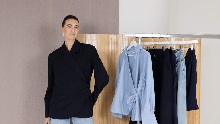 Victorine van der Ven laat kleding pas maken als het besteld is.