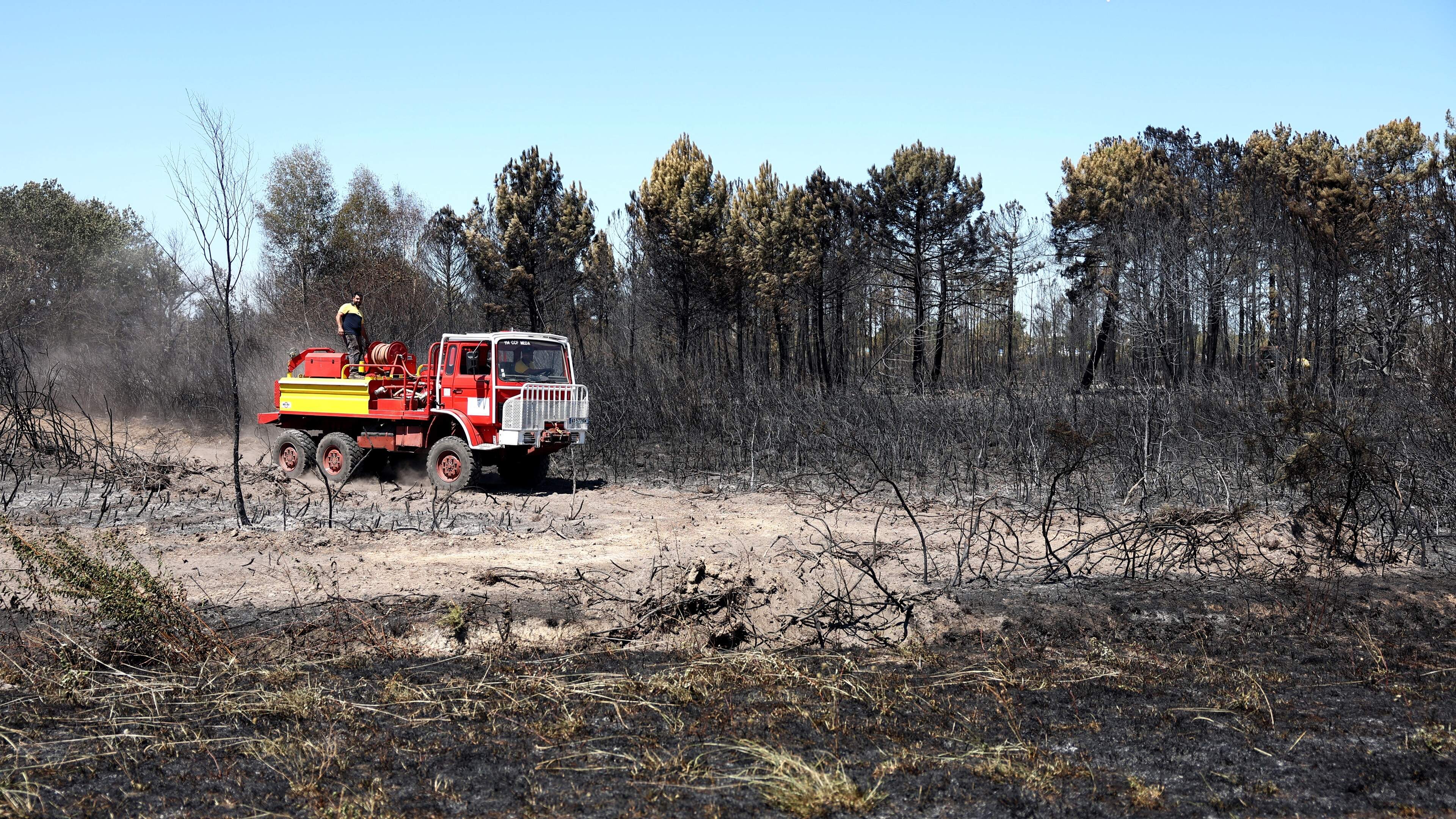 LIVE | Brandweerman gewond bij natuurbrand nabij Bordeaux: al zeker 20.000 mensen geëvacueerd