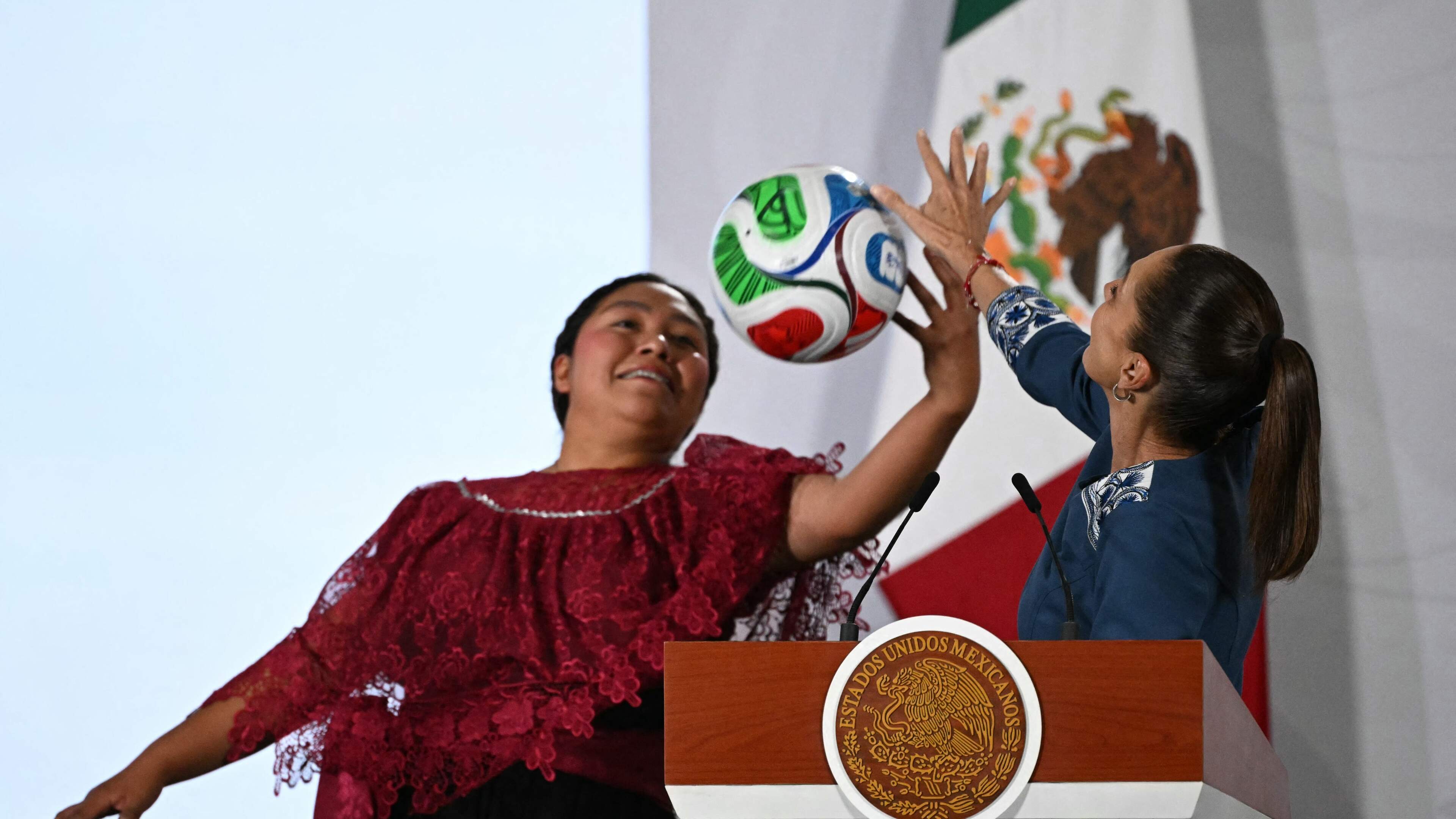 Mexicaanse president geeft kaartje voor openingswedstrijd WK weg