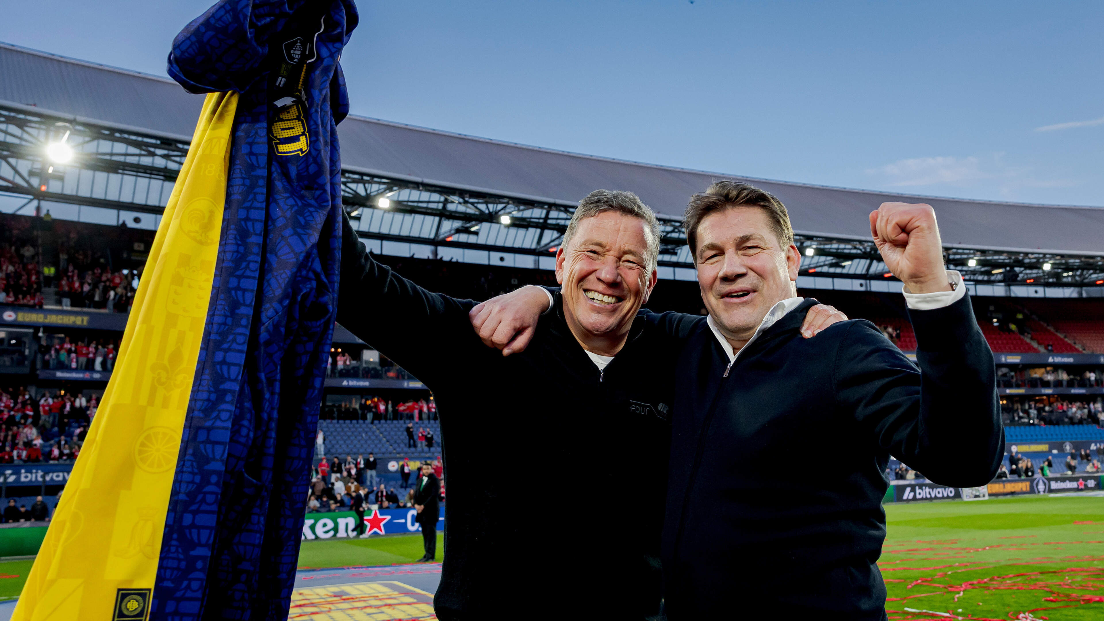 Mag succescoach Leeroy Echteld na bekertriomf wel aanblijven bij AZ?