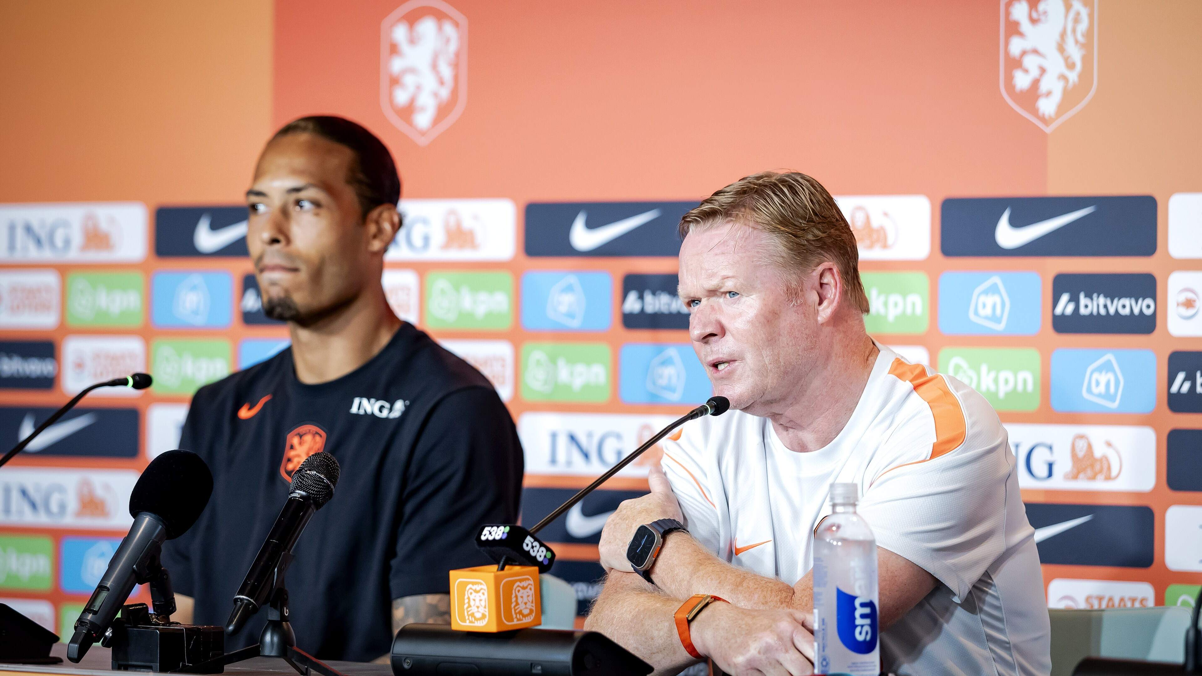 Teruglezen: Ronald Koeman en Virgil van Dijk kijken uit naar