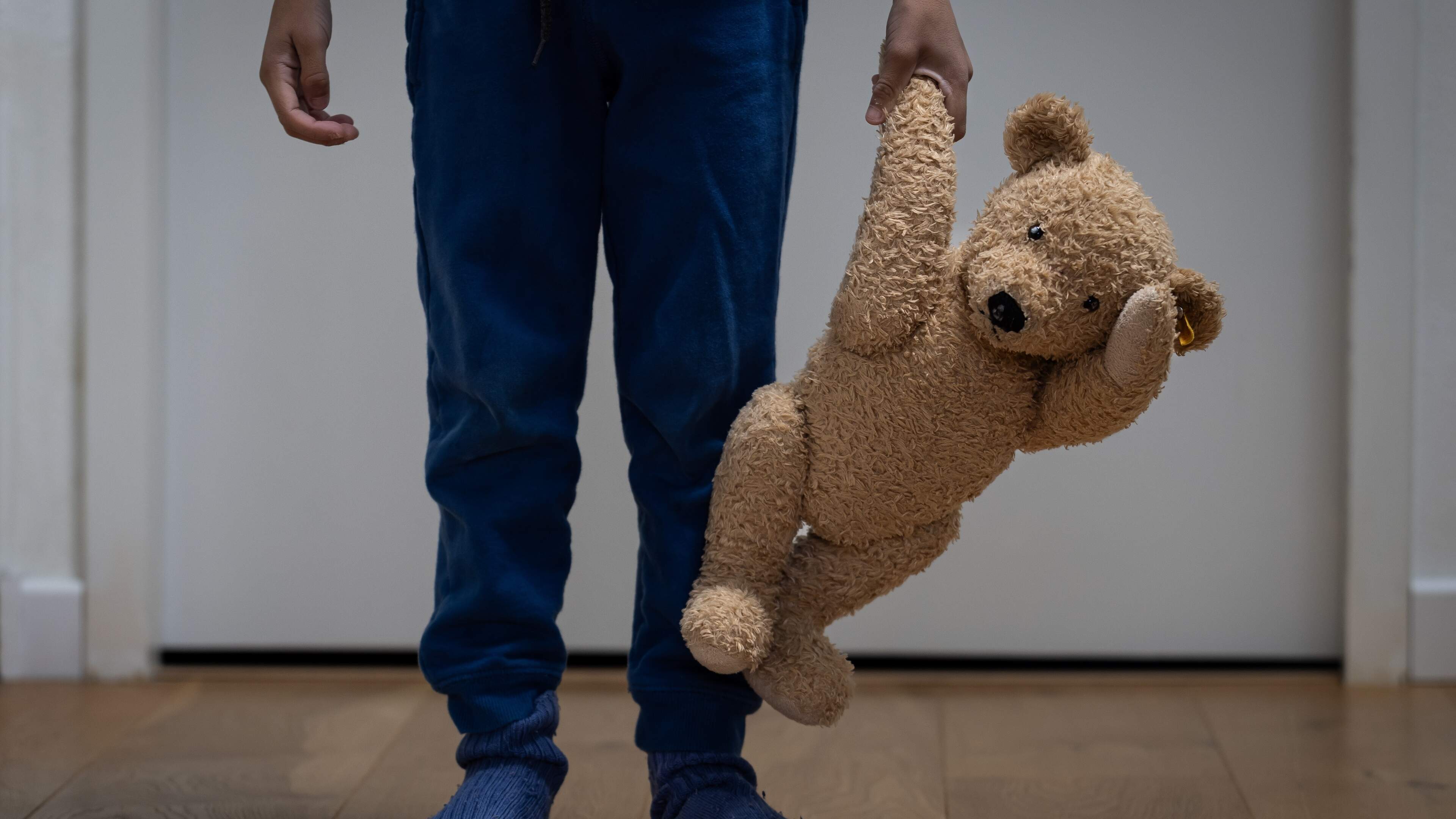 Kindermisbruikers kunnen straks niet meer vluchten over de grens: EU krijgt strengste strafbeleid ter wereld