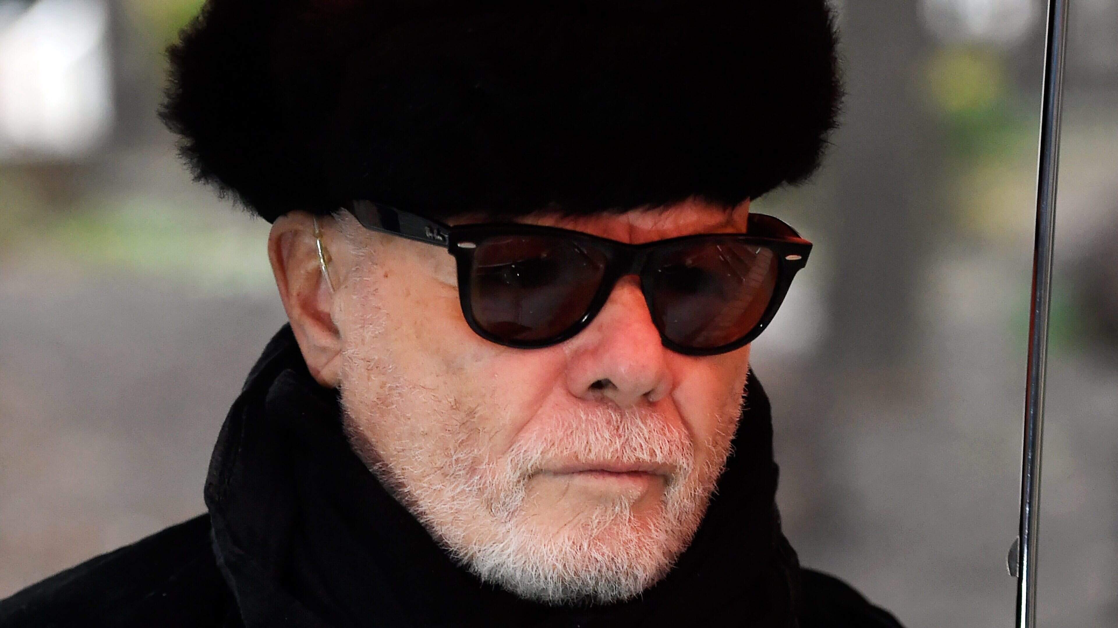 Gary Glitter (82) blijft pedoseksuele zedendelicten ontkennen: ’Geen onwettige gemeenschap met meisje van 13’