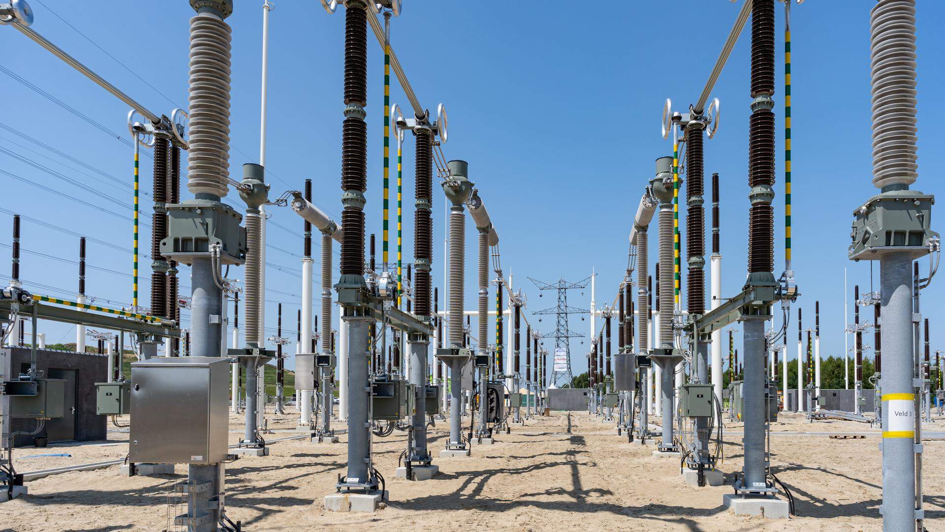 Nieuwbouw van het 380 kV-hoogspanningsstation ten noorden van Tilburg.