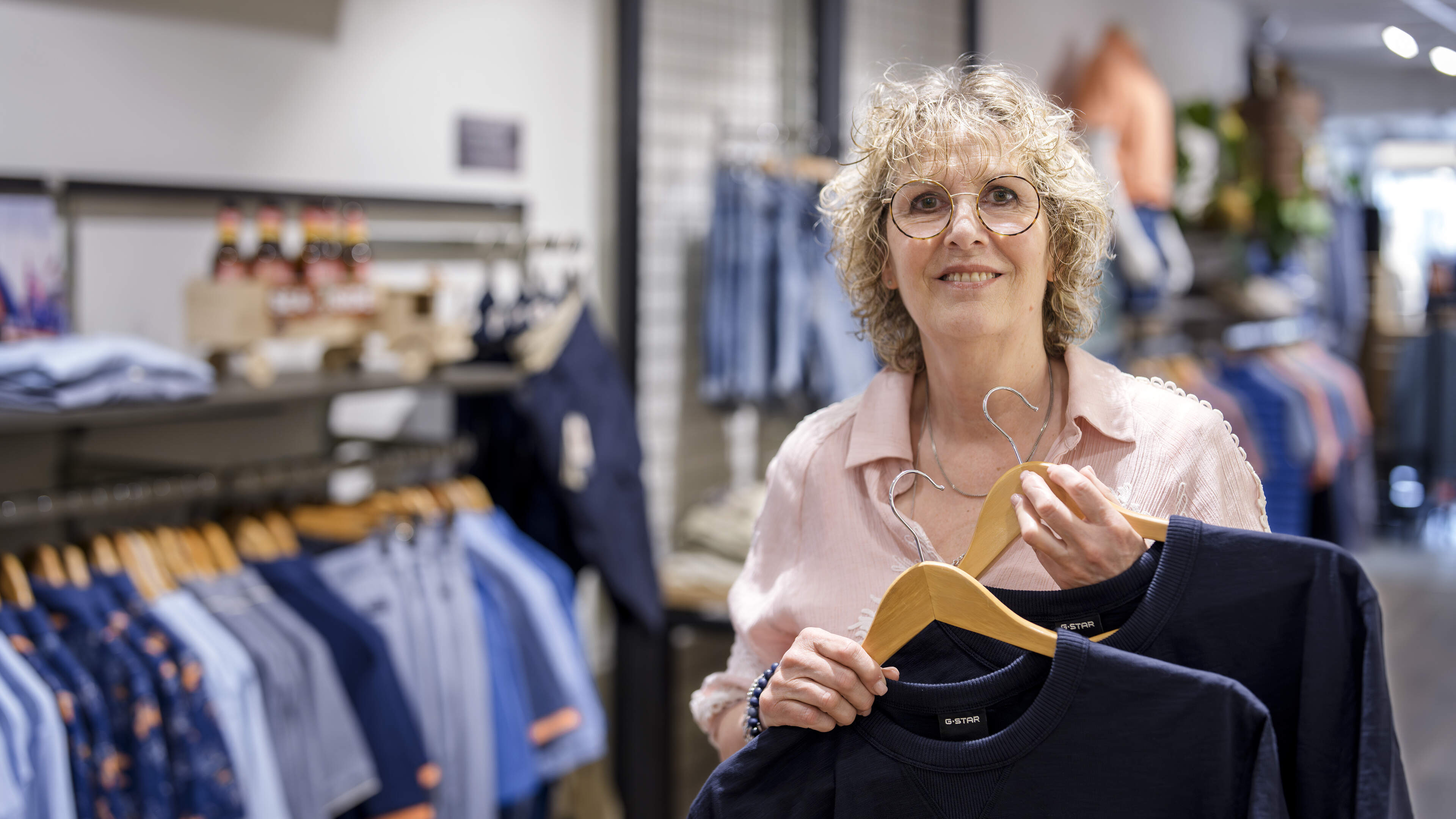 Eigenaresse Trudy (63) achtervolgt winkeldief en haalt hem met hulp neer: ’Bij mij moet je dit echt niet flikken’