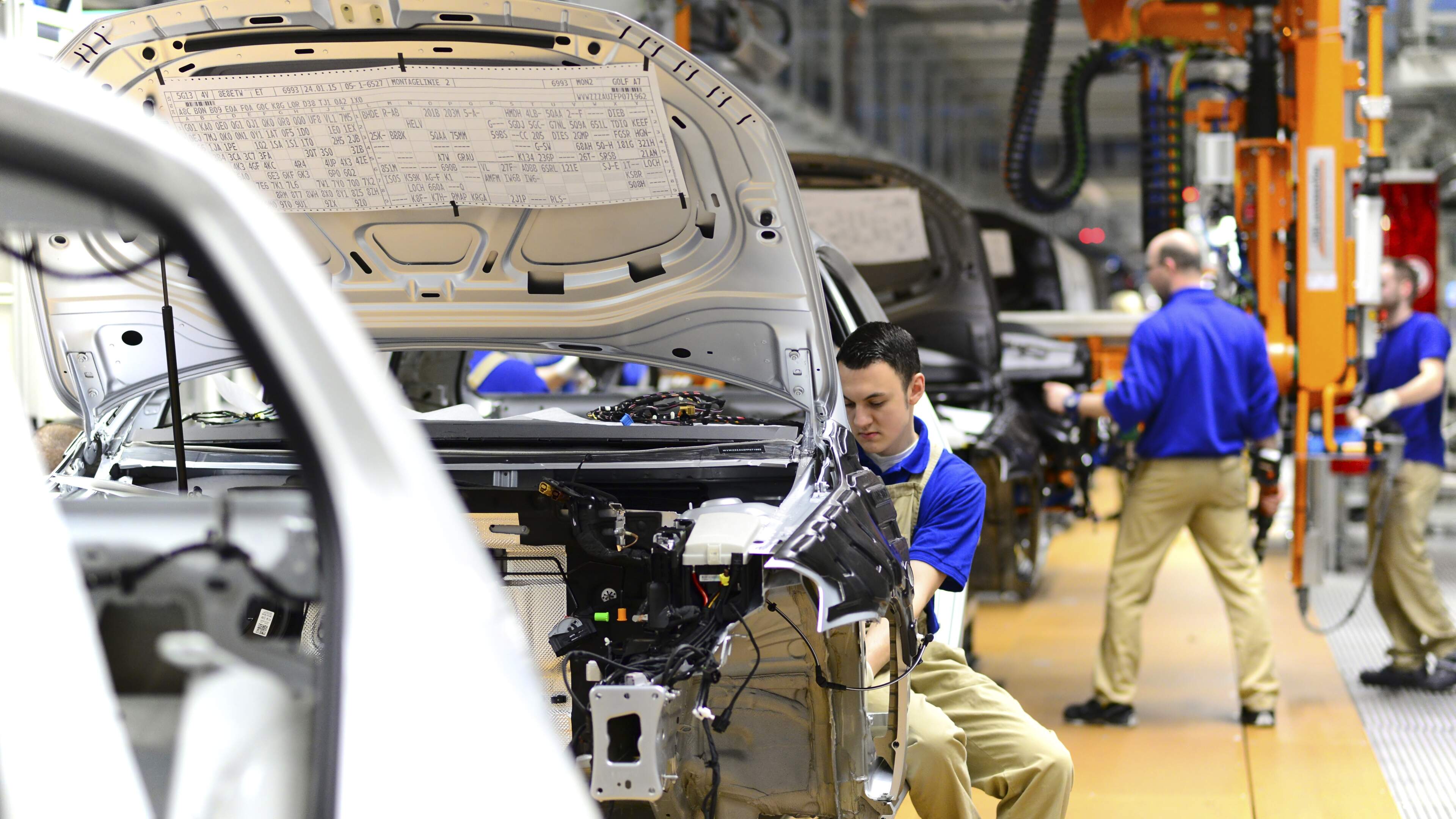 Volkswagen snijdt in aanbod modellen en productie, personeel woedend