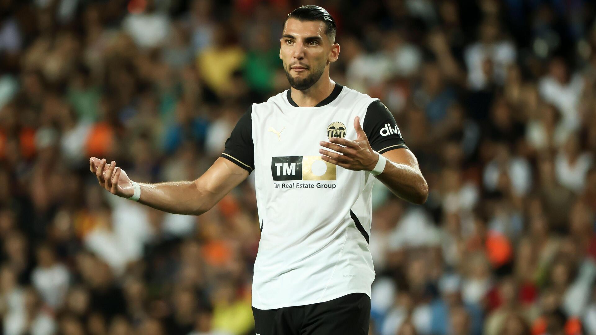Valencia-spits Rafa Mir zit vast op verdenking van seksueel misbruik ...