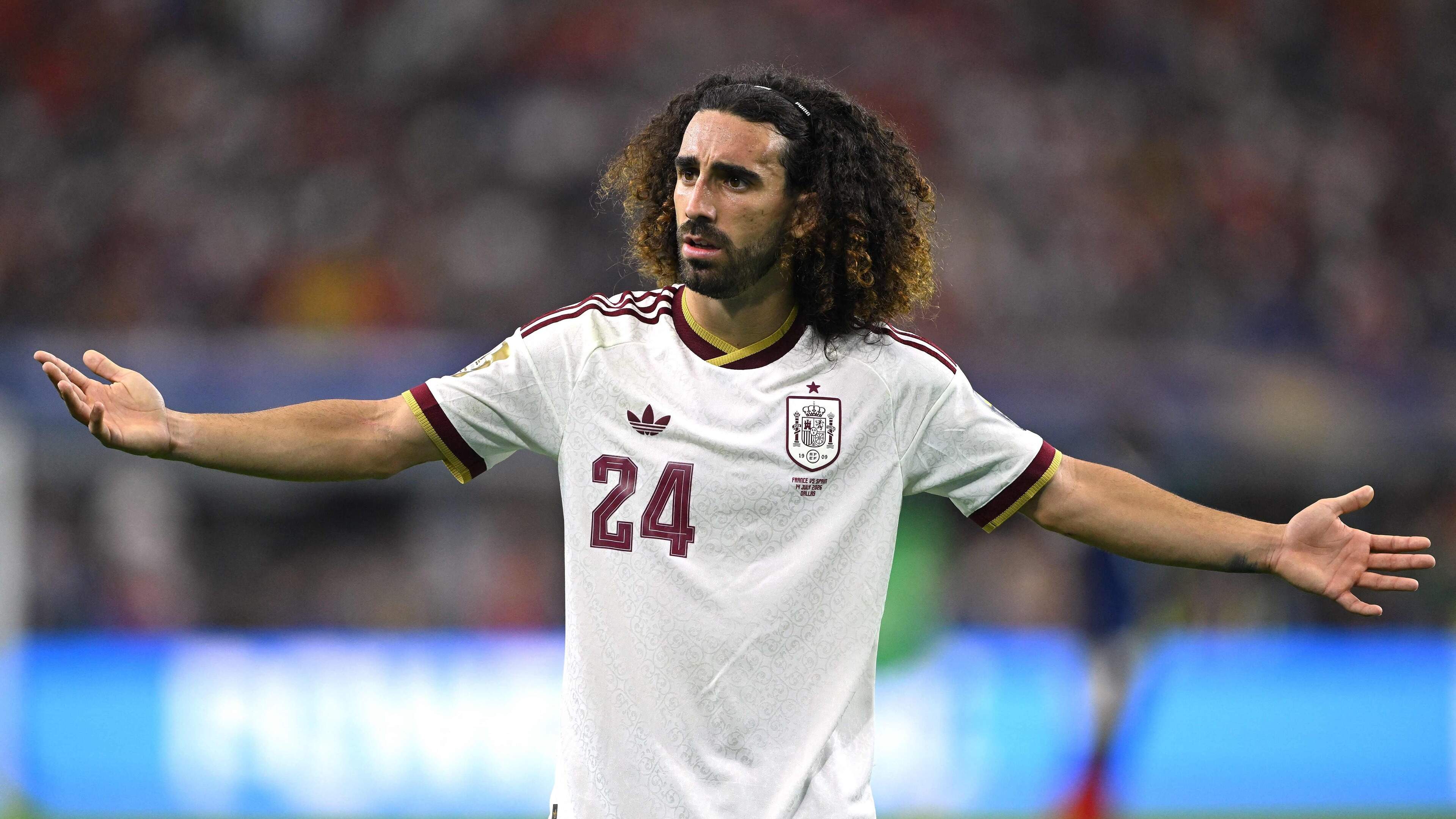 Spaanse terriër Marc Cucurella geeft in WK-finale weer alles voor zijn autistische zoontje Mateo