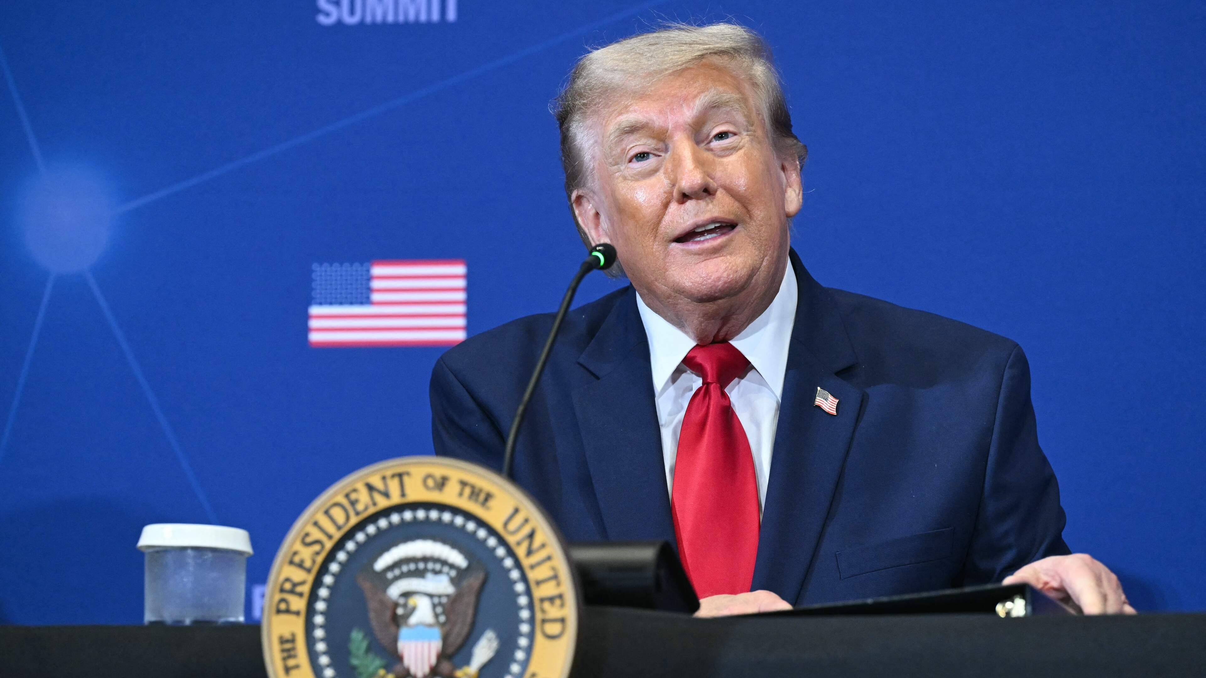 Medewerker autocue Witte Huis wedde op toespraken Trump, verdiende 100.000 dollar