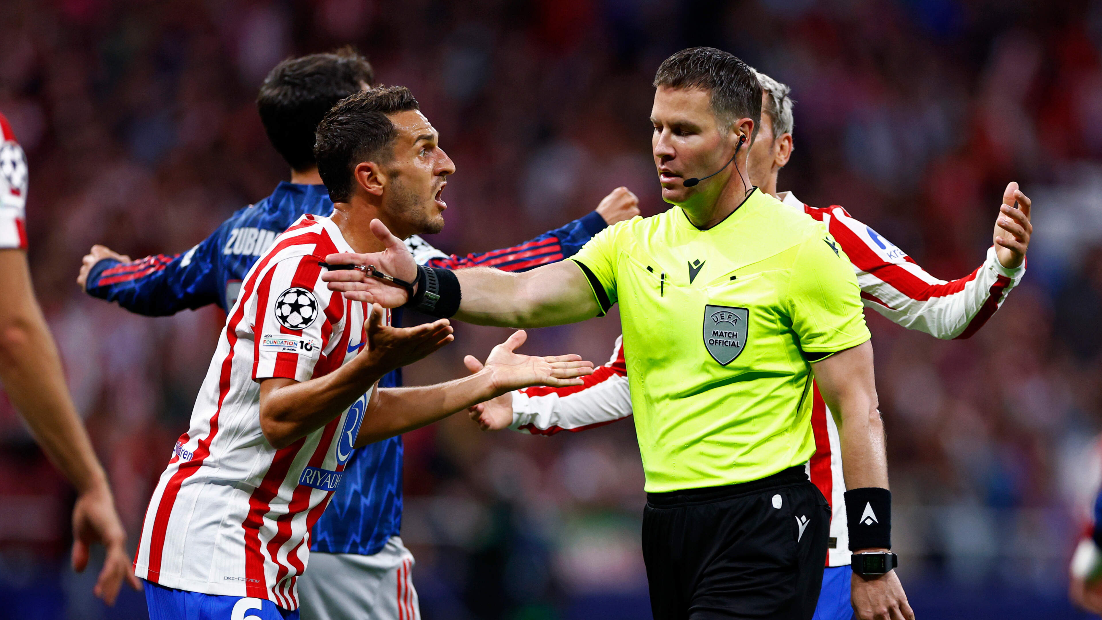 Buitenlandse media halen ’rampzalige’ Danny Makkelie door de mangel na ’penaltydrama’: ’Hij is al jaren verschrikkelijk’