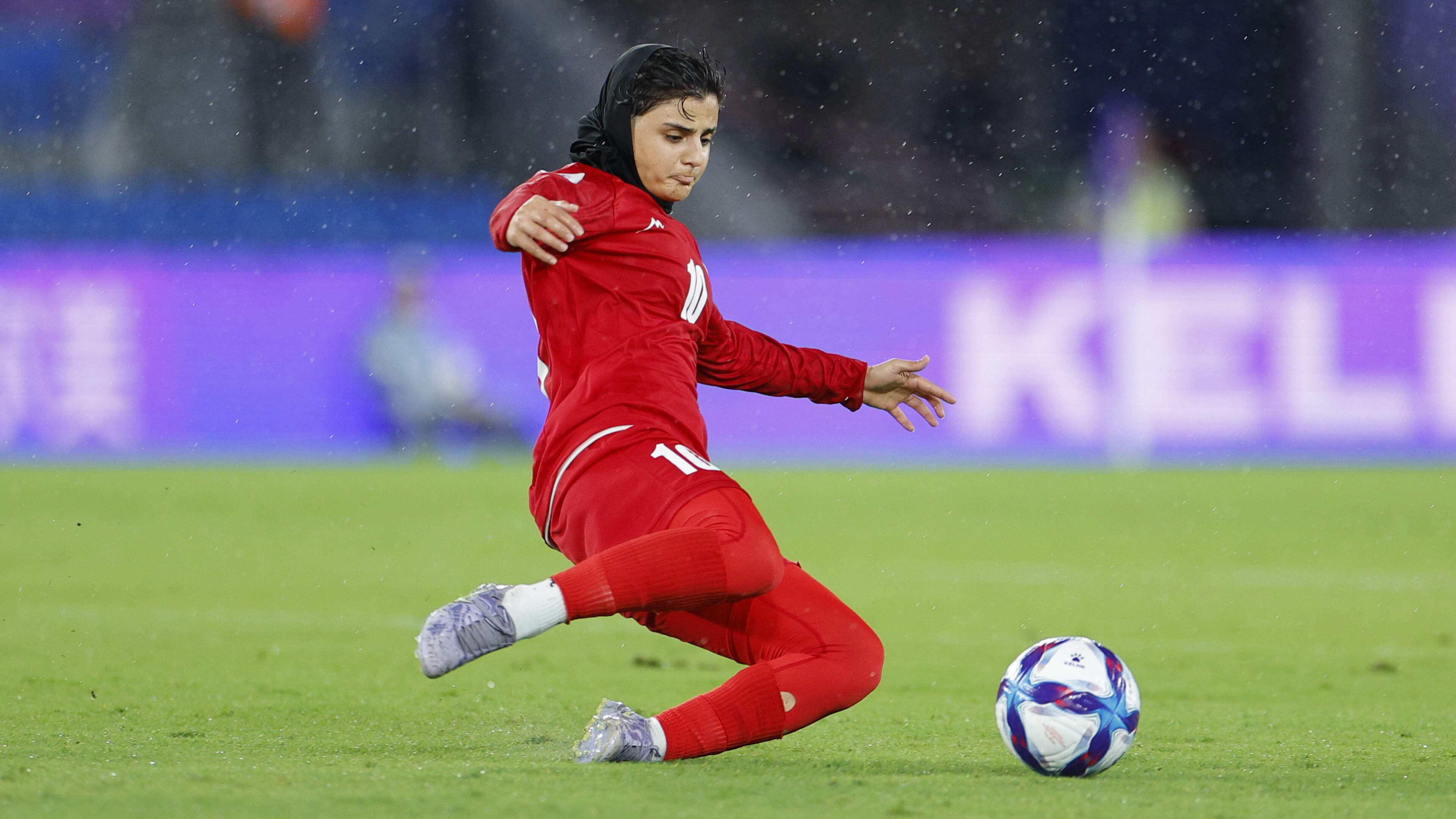 Gevluchte Iraanse voetbalsters willen carrière voortzetten in Australië: ’Dat blijft onze droom’