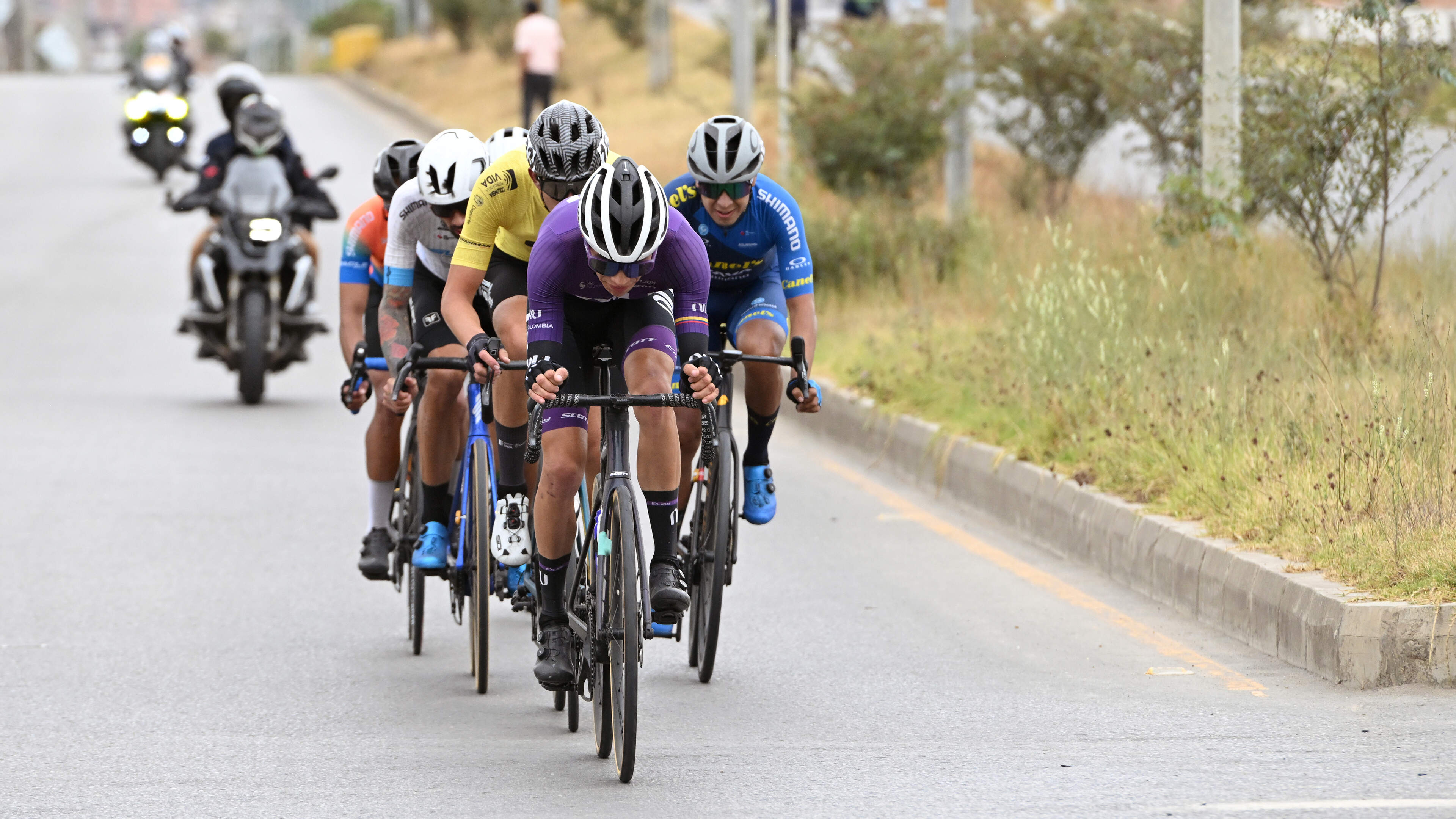 Verslagenheid bij Colombiaan Nairo Quintana door plotseling overlijden landgenoot Camilo Munoz (30): ’Ik kreeg het koud toen ik het hoorde’