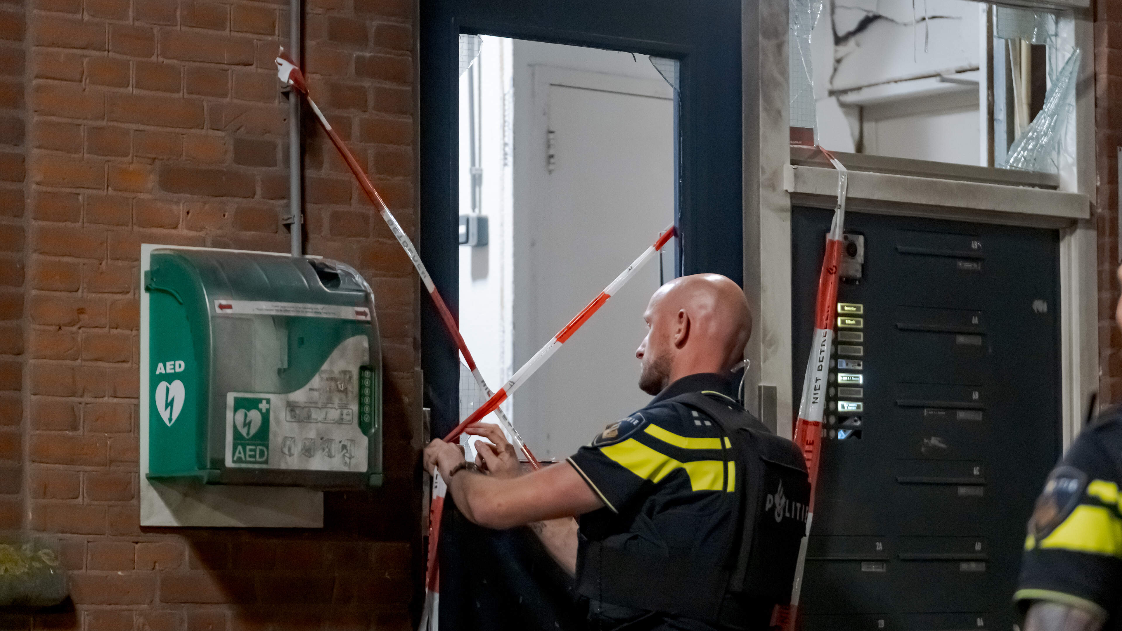 Rotterdamse wijk siddert na aanslagen op portiekwoning en my