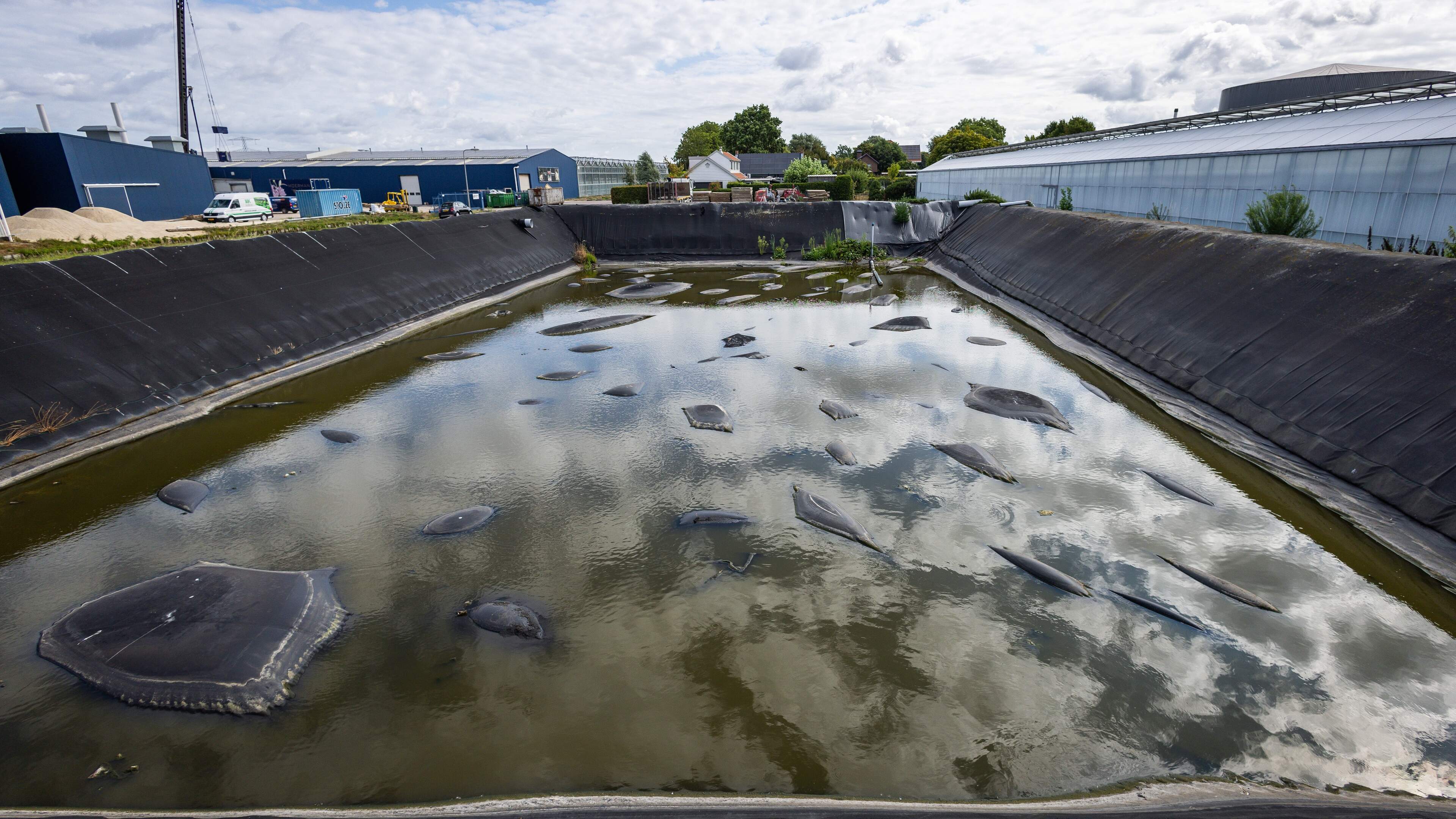 Getroffen glastuinbouw krijgt mogelijk water uit Hollands Diep