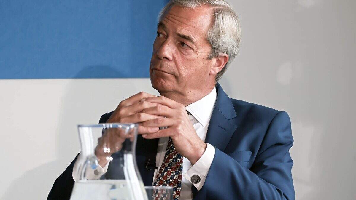 英国の政治家ファラージは、大規模な国外追放を主張しています